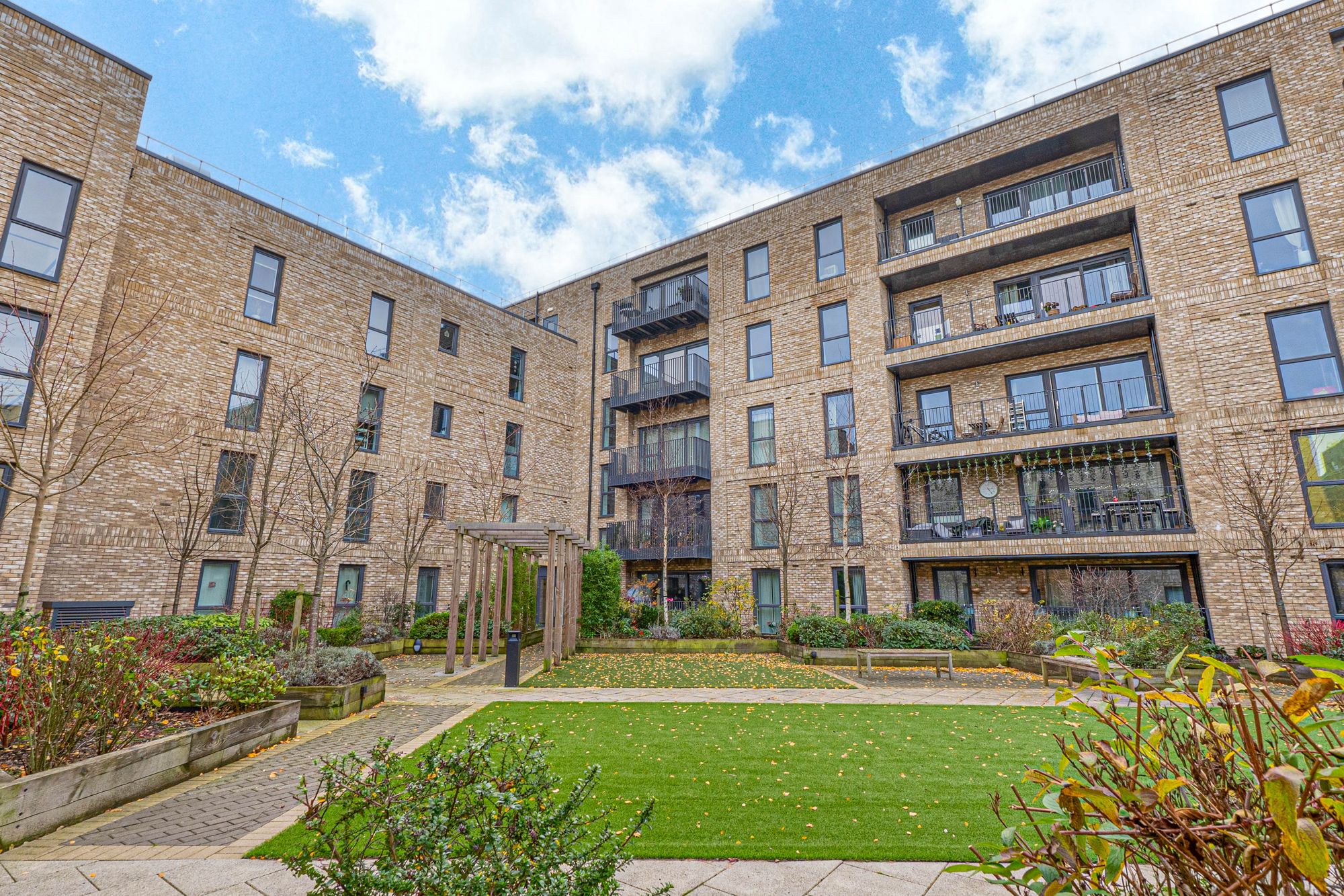 2 bedroom Flat share Under Offer