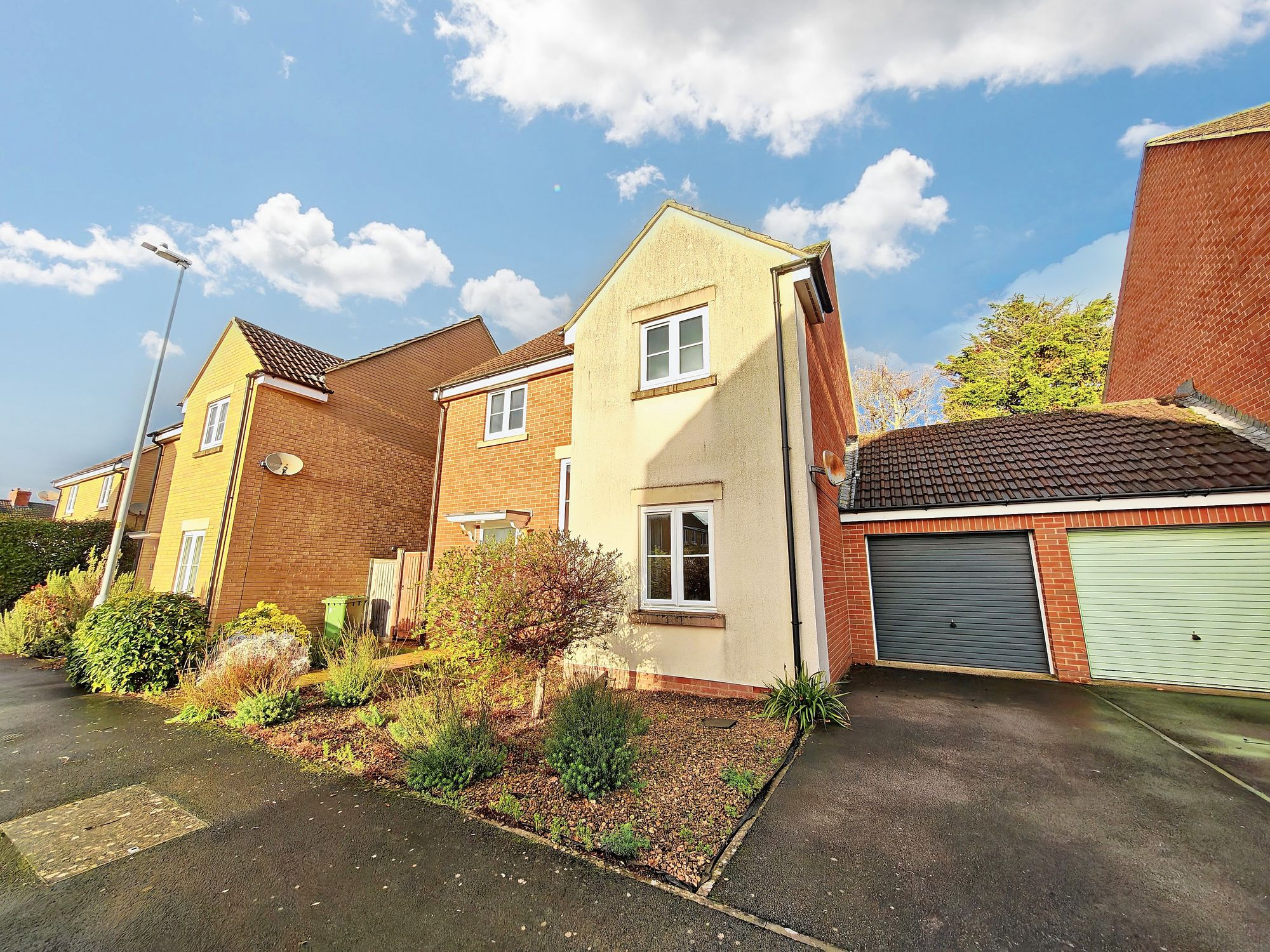 4 bedroom Property For Sale