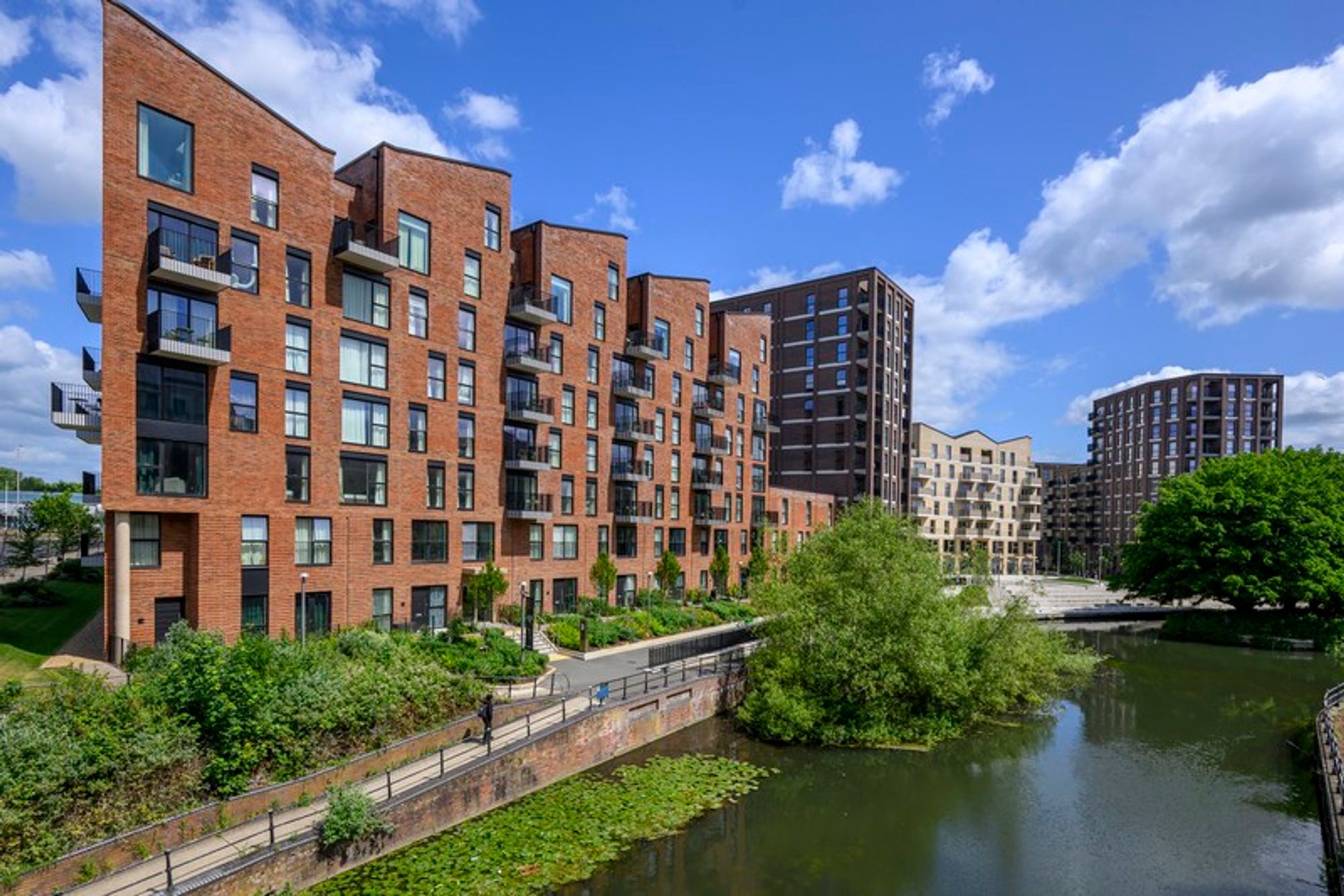 2 bedroom Apartment For Sale