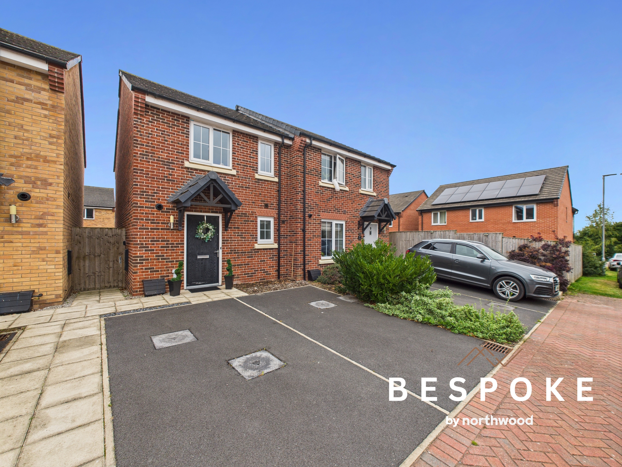 2 bedroom Semi-detached house Under Offer