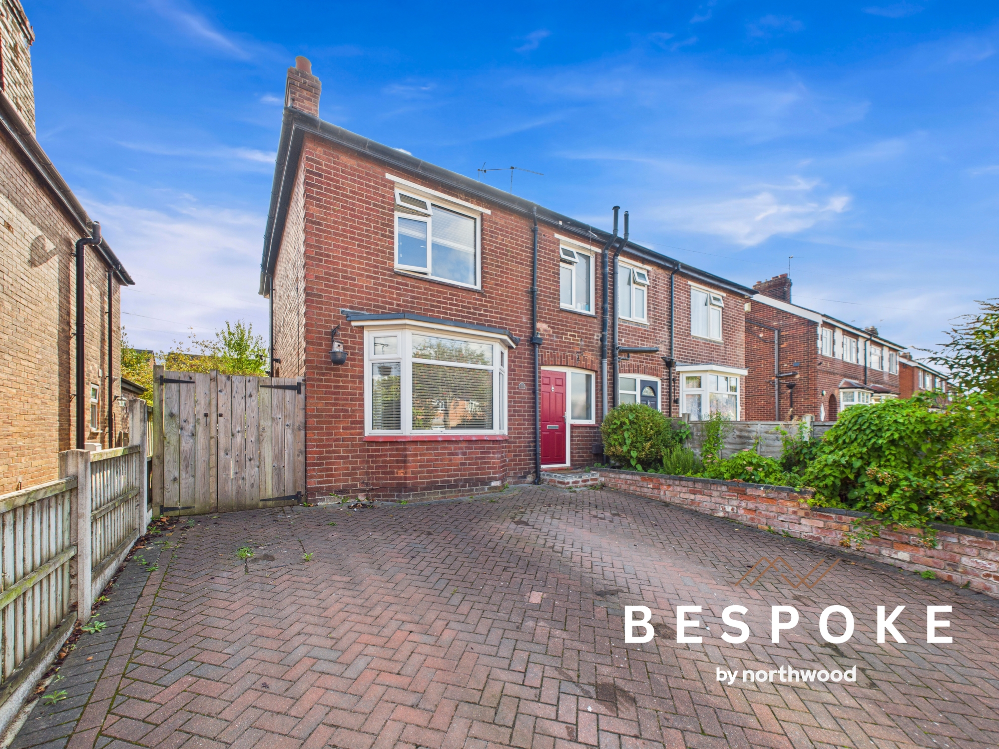 3 bedroom Semi-detached house Under Offer