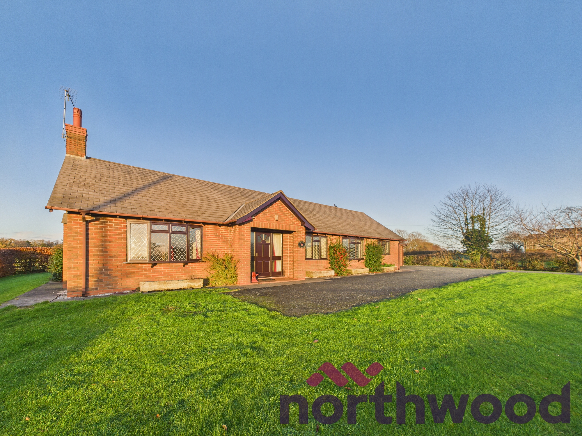 3 bedroom Detached bungalow To Let