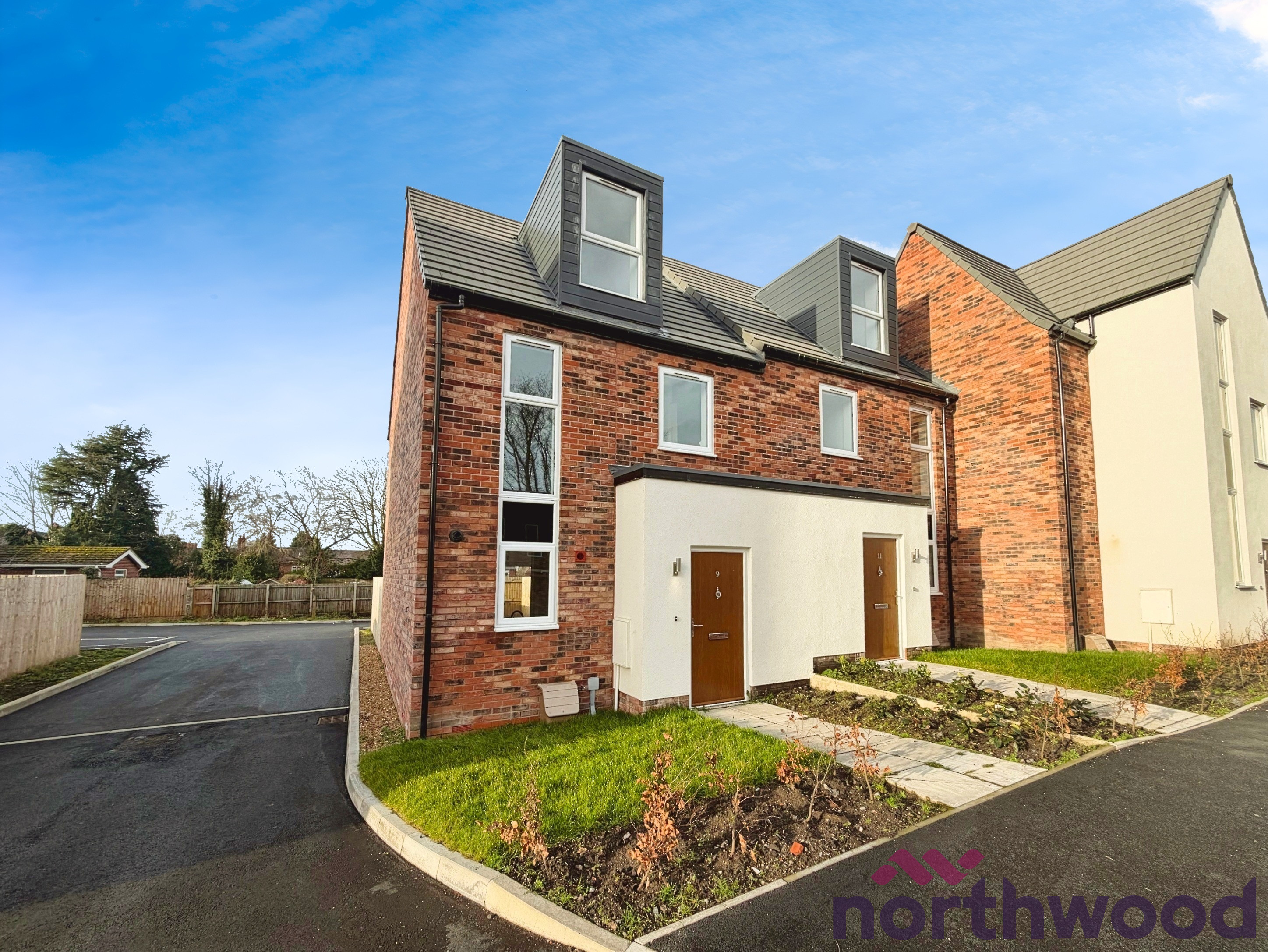 3 bedroom Semi-detached house To Let