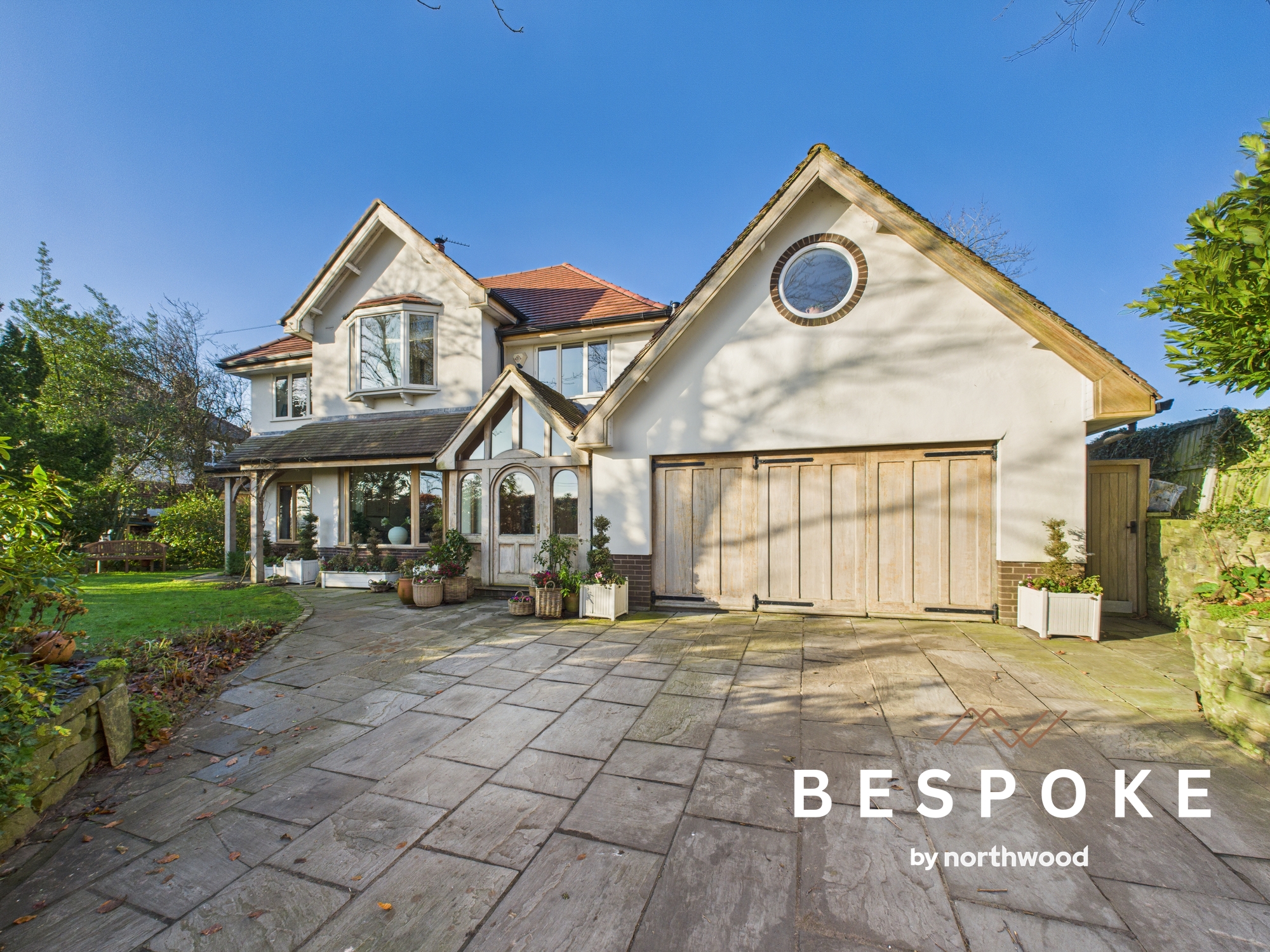 6 bedroom Detached house Under Offer