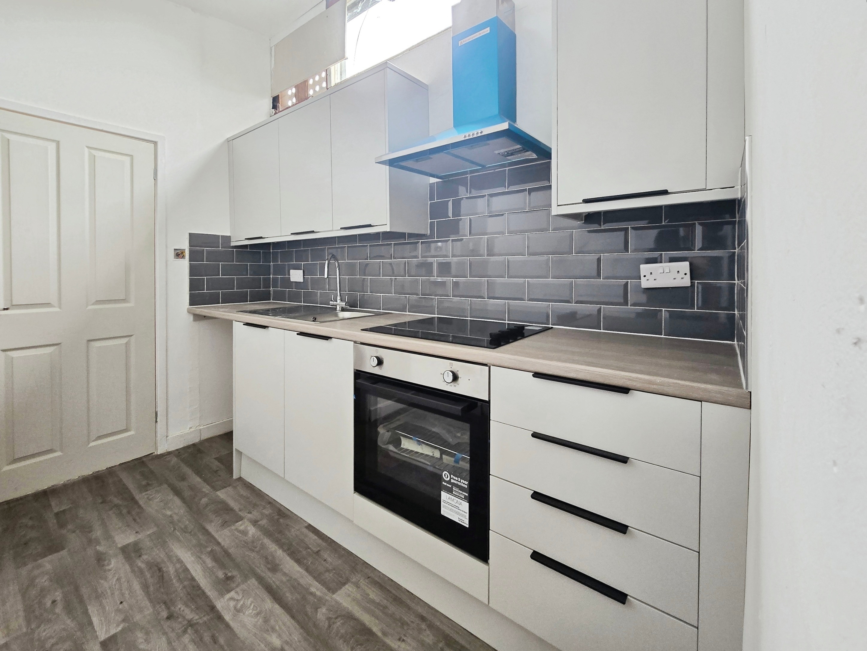 2 bedroom Flat To Let