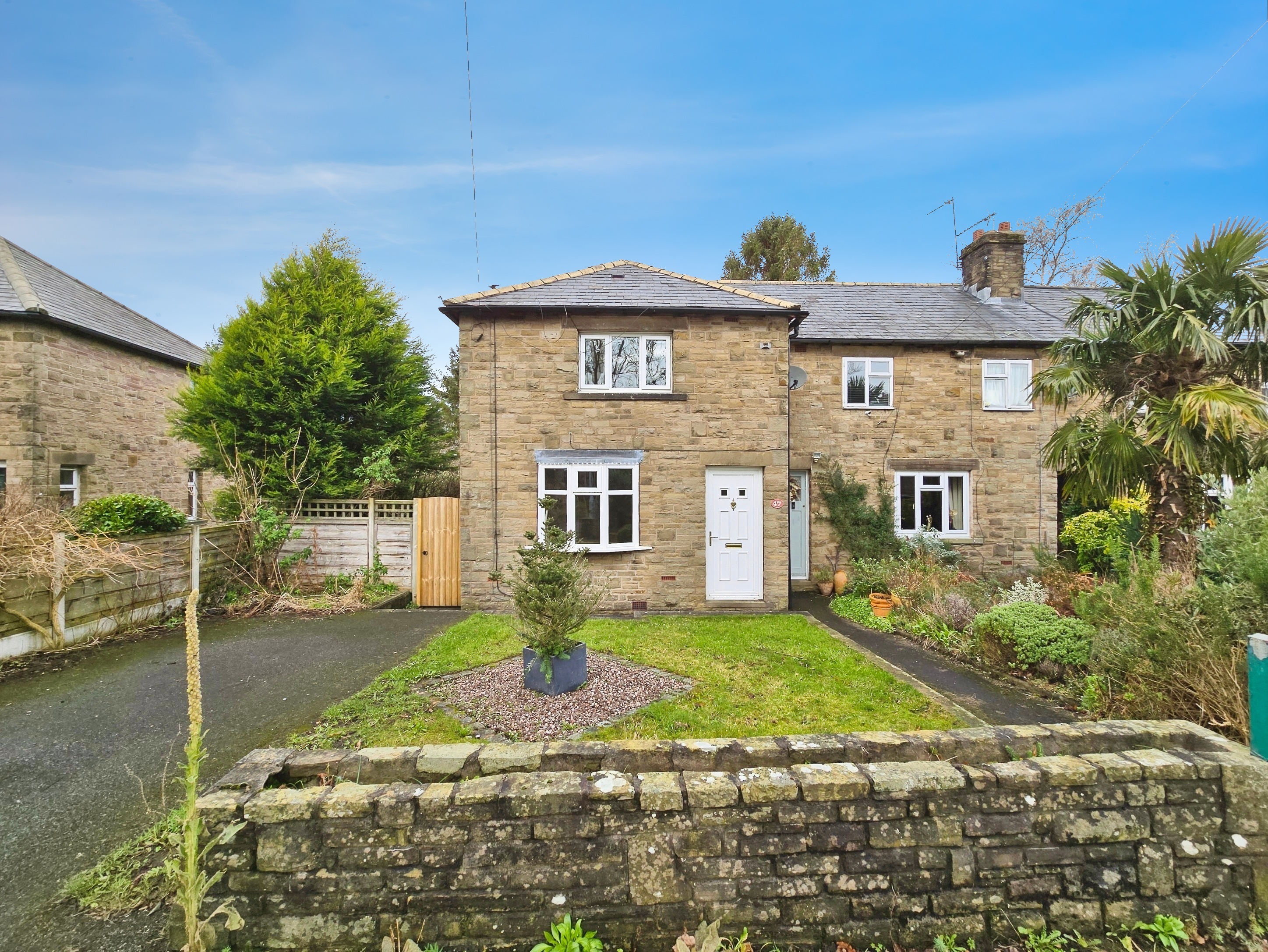 3 bedroom Semi-detached house To Let