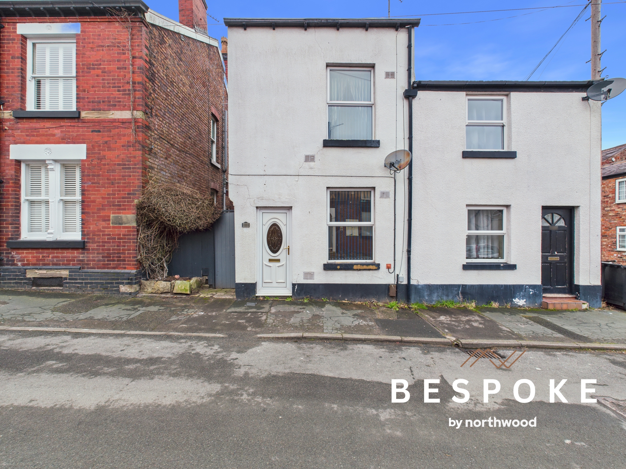 2 bedroom Semi-detached house Under Offer