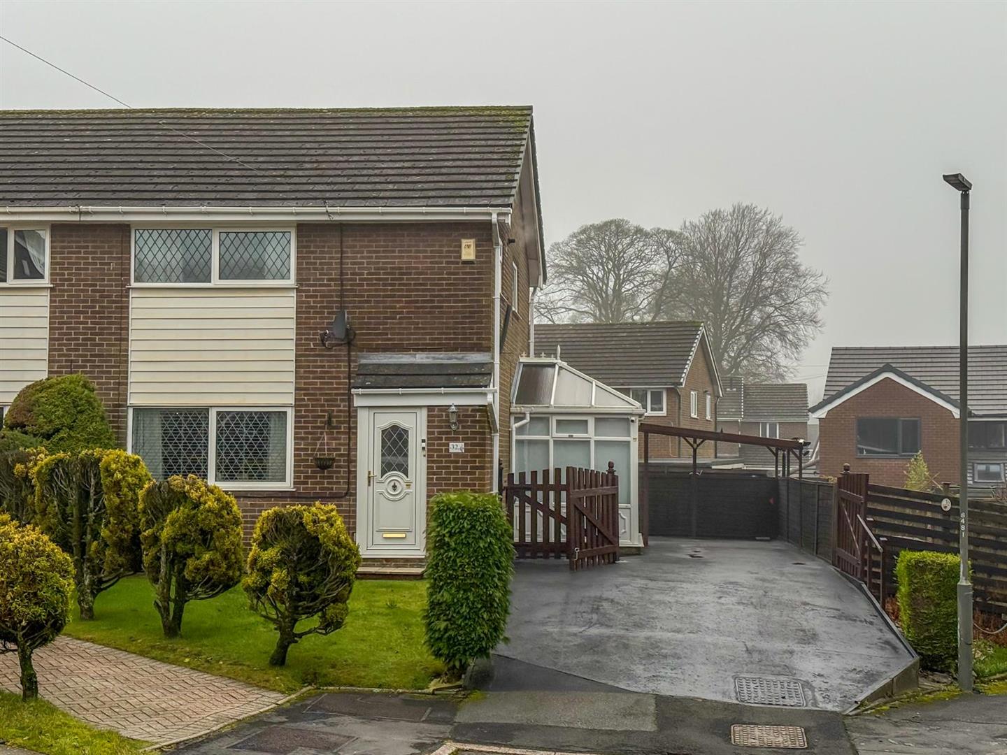 3 bedroom Semi-detached house Sold