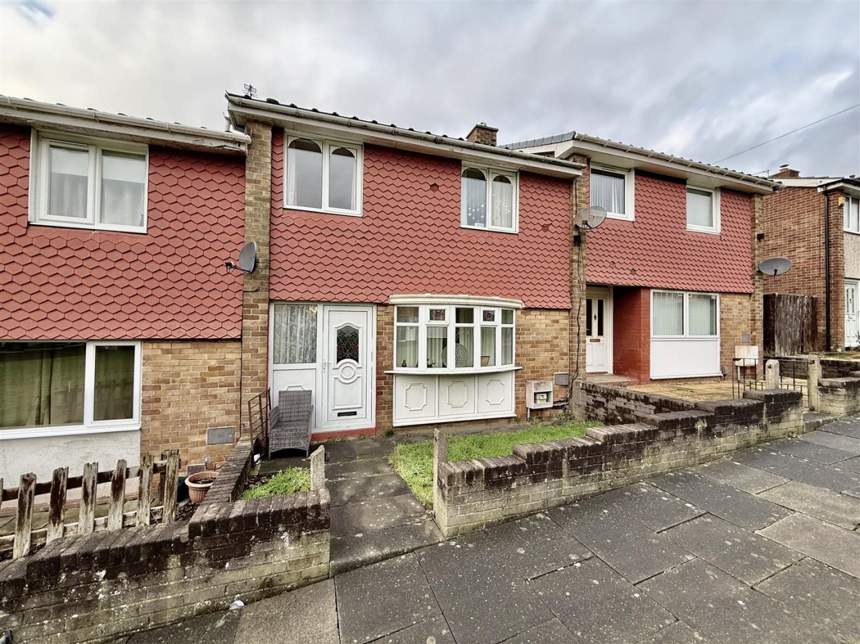 3 bedroom Terraced bungalow Under Offer