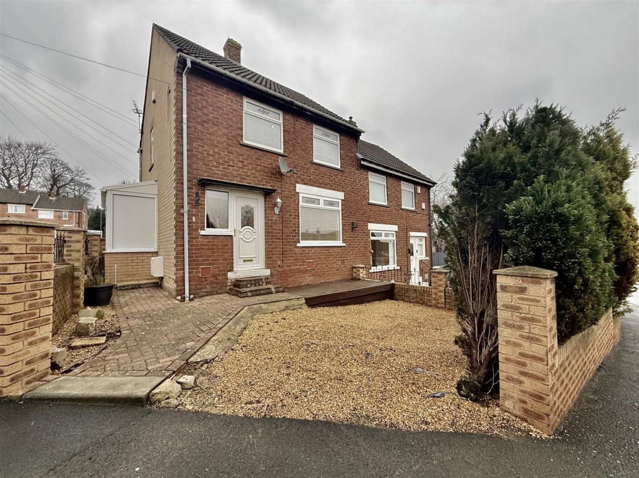 2 bedroom Detached house Under Offer