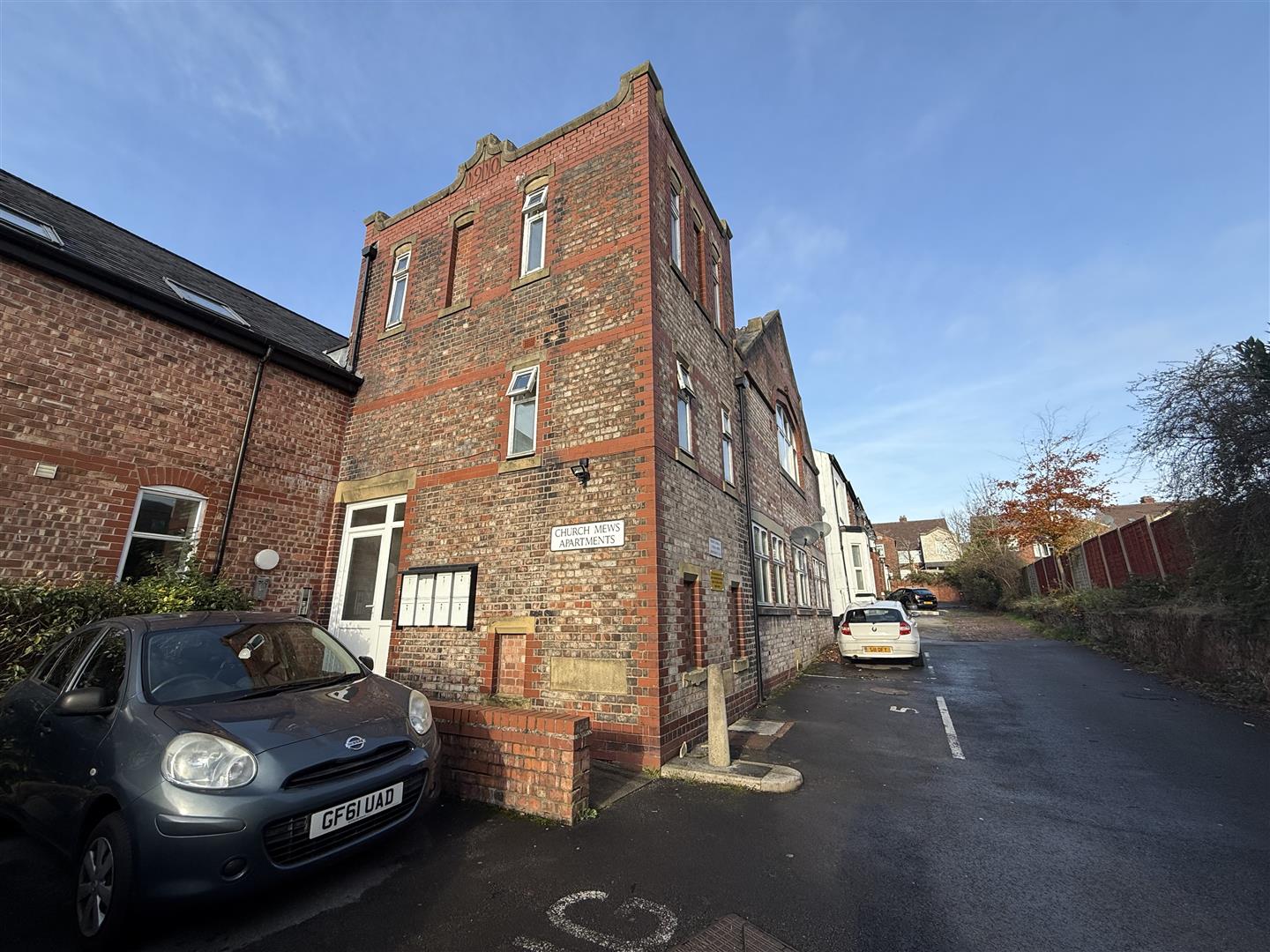 2 bedroom Flat For Sale