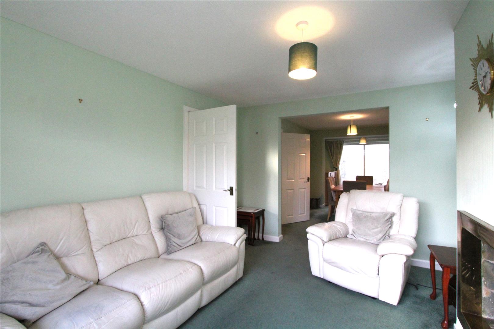 3 bedroom Semi-detached house Under Offer
