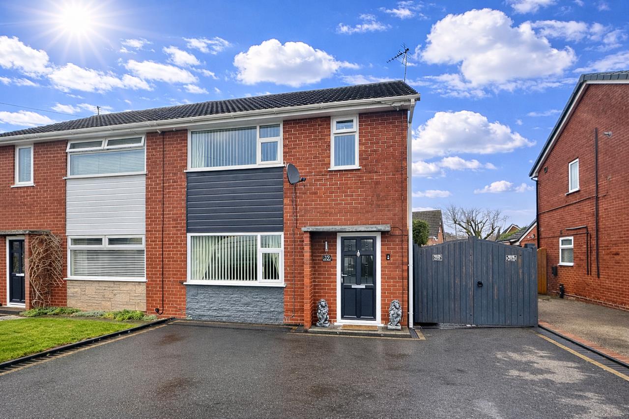 3 bedroom Semi-detached house For Sale