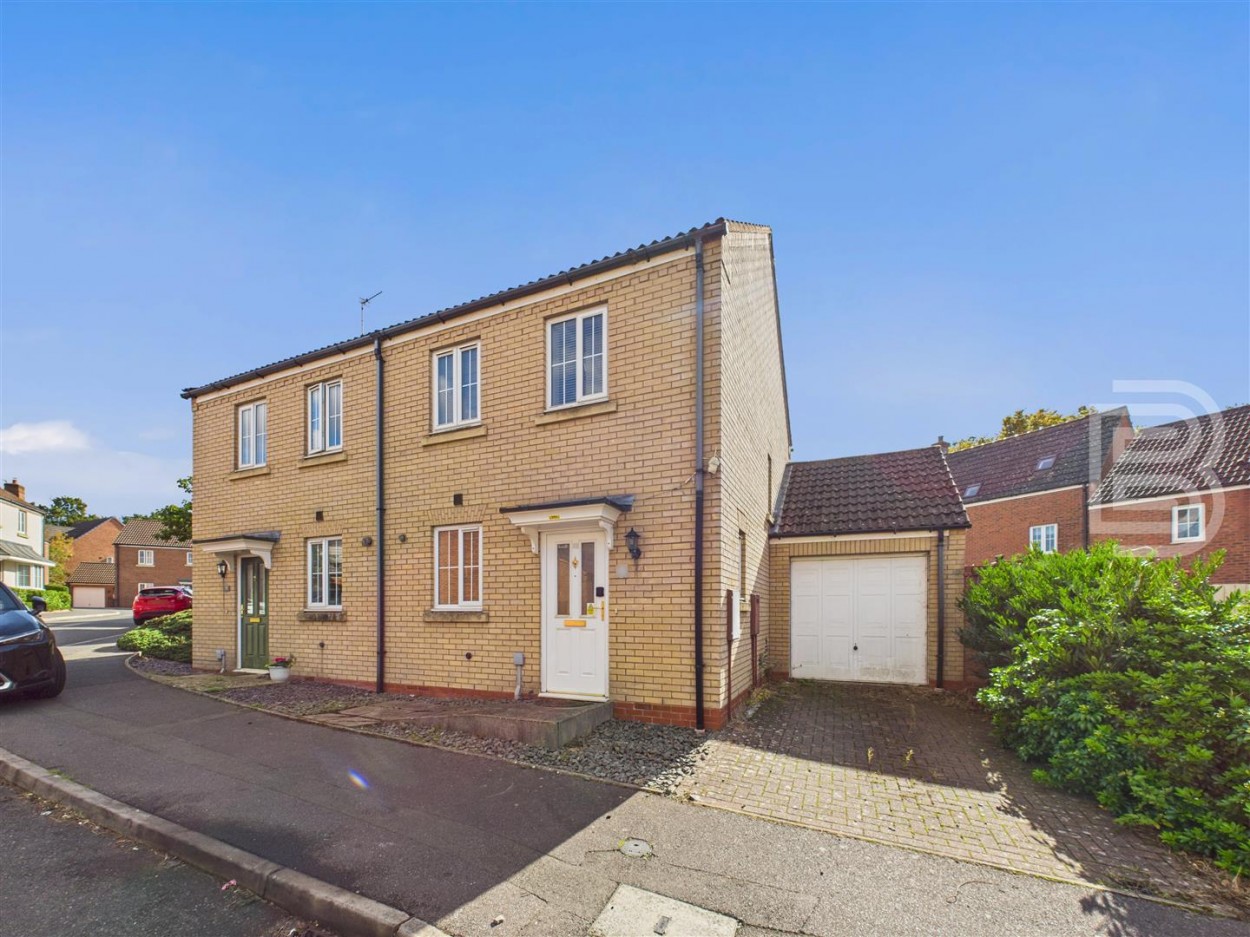 2 bedroom Semi-detached house For Sale