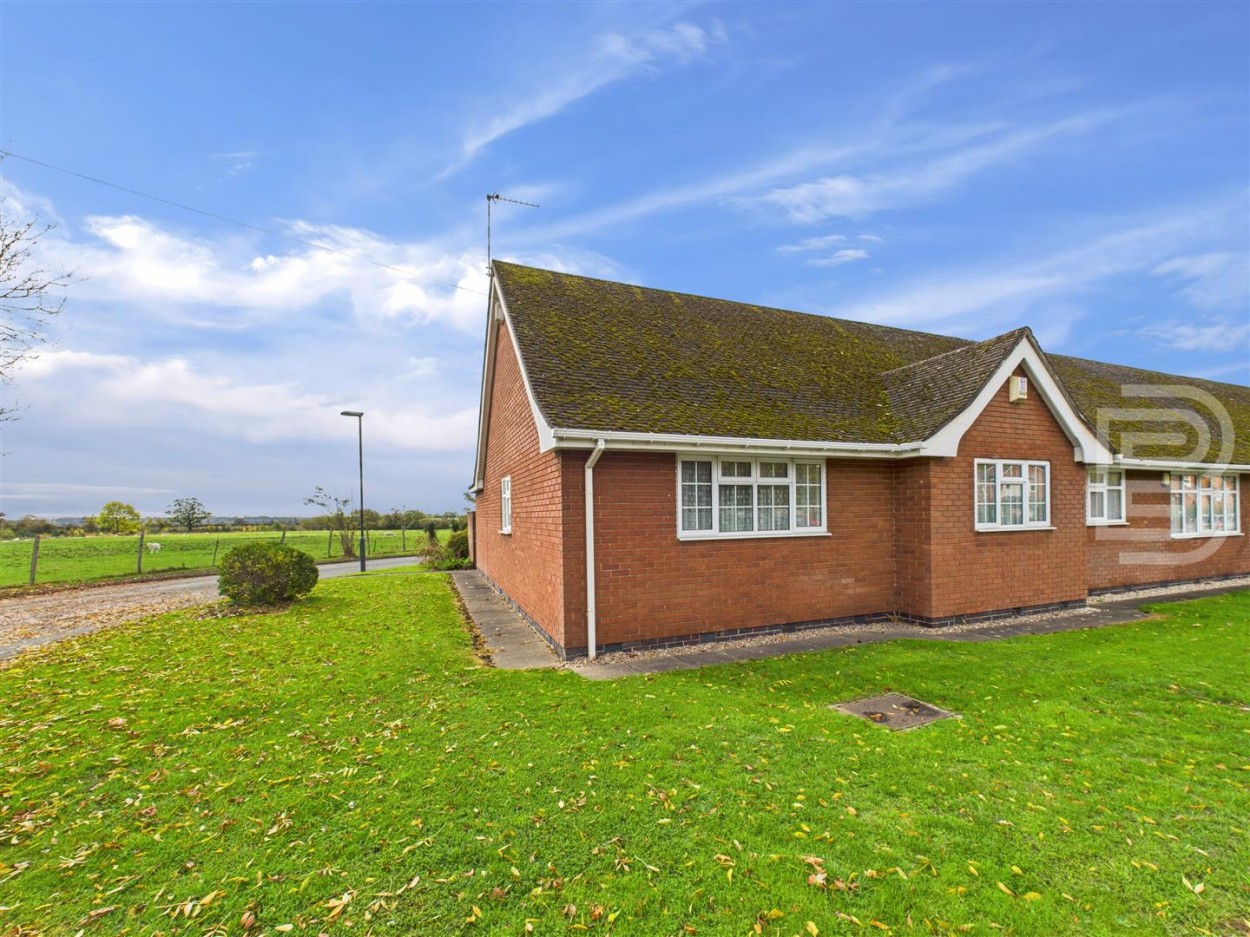 2 bedroom Detached house For Sale