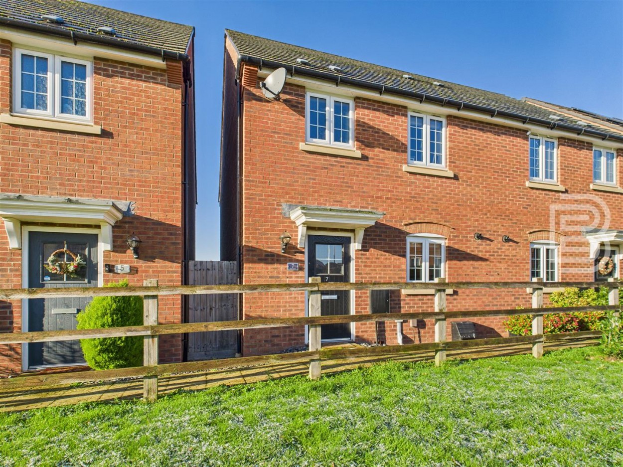 3 bedroom Detached house Under Offer