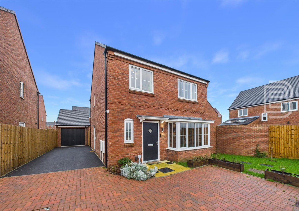 4 bedroom Detached house Under Offer