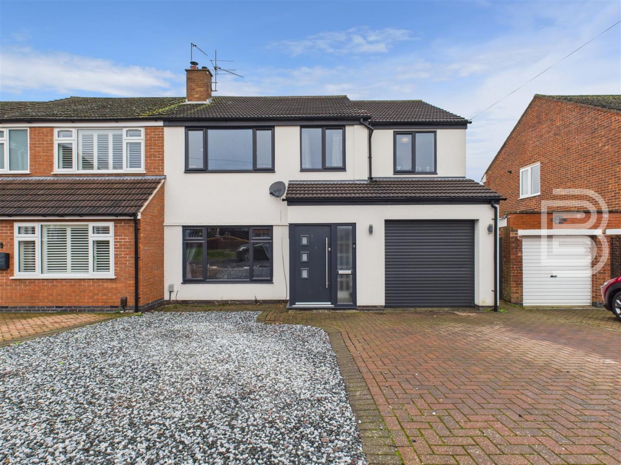4 bedroom Detached house Under Offer