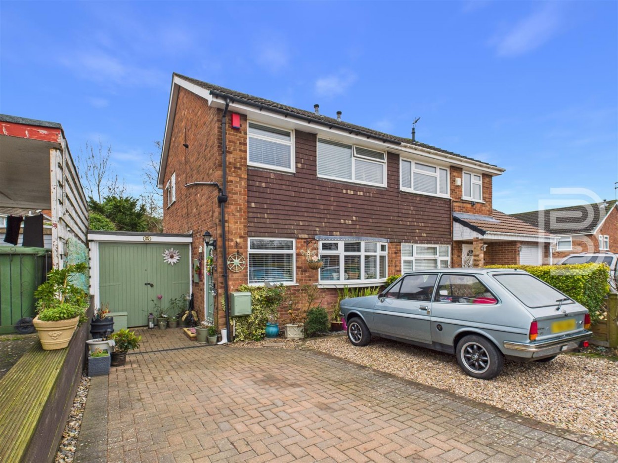 3 bedroom Detached house Under Offer