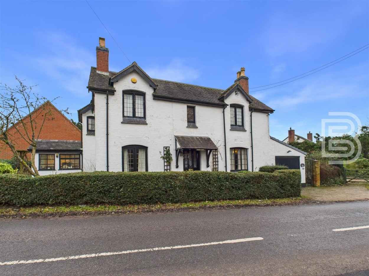 2 bedroom Detached house Under Offer