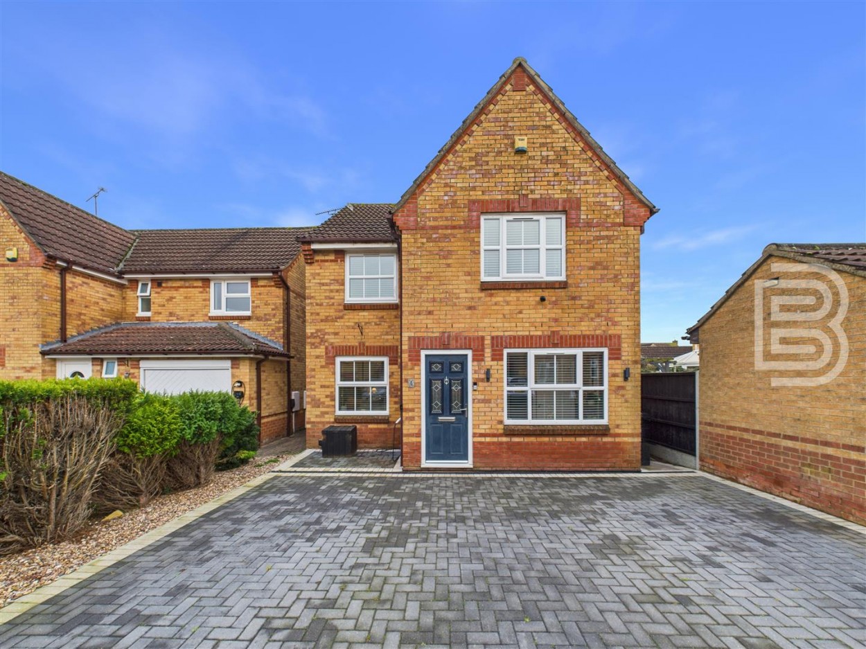 3 bedroom Detached house Under Offer