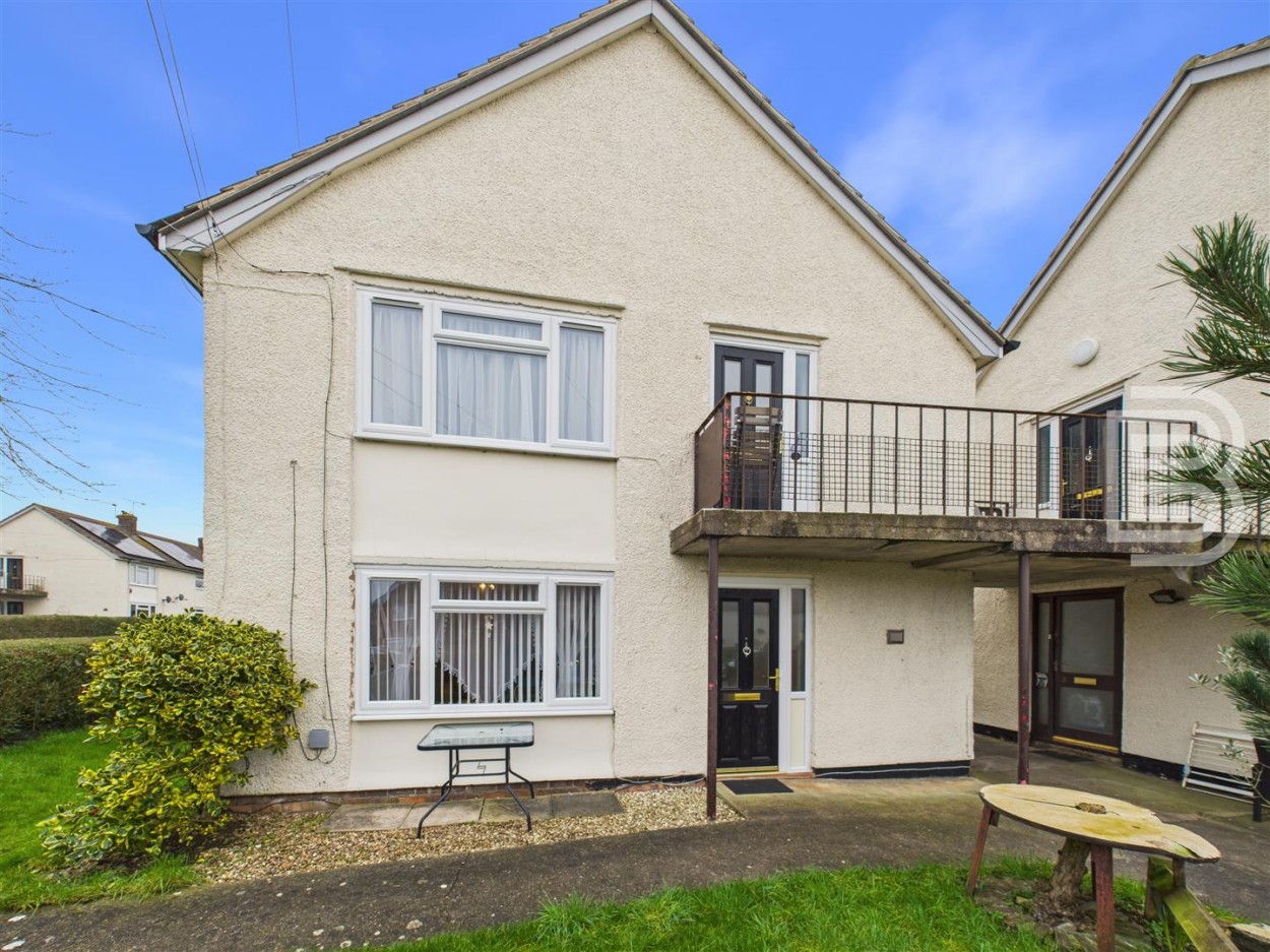 2 bedroom Ground floor flat Under Offer