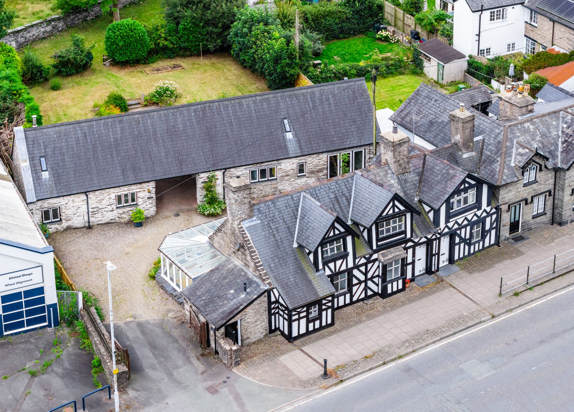 5 bedroom Flat For Sale