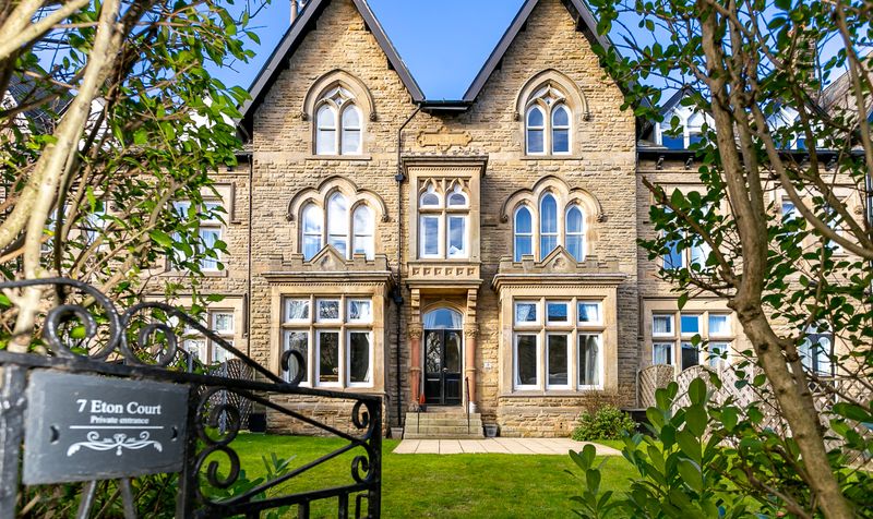 2 bedroom Flat Under Offer
