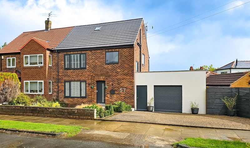 4 bedroom Semi-detached house Under Offer