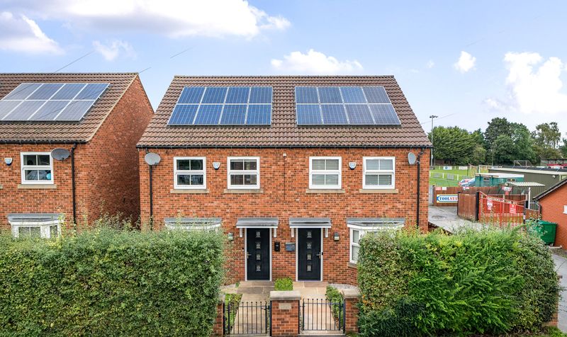 3 bedroom Semi-detached house For Sale