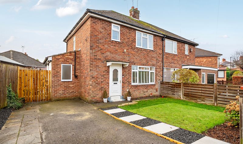 2 bedroom Semi-detached house Under Offer