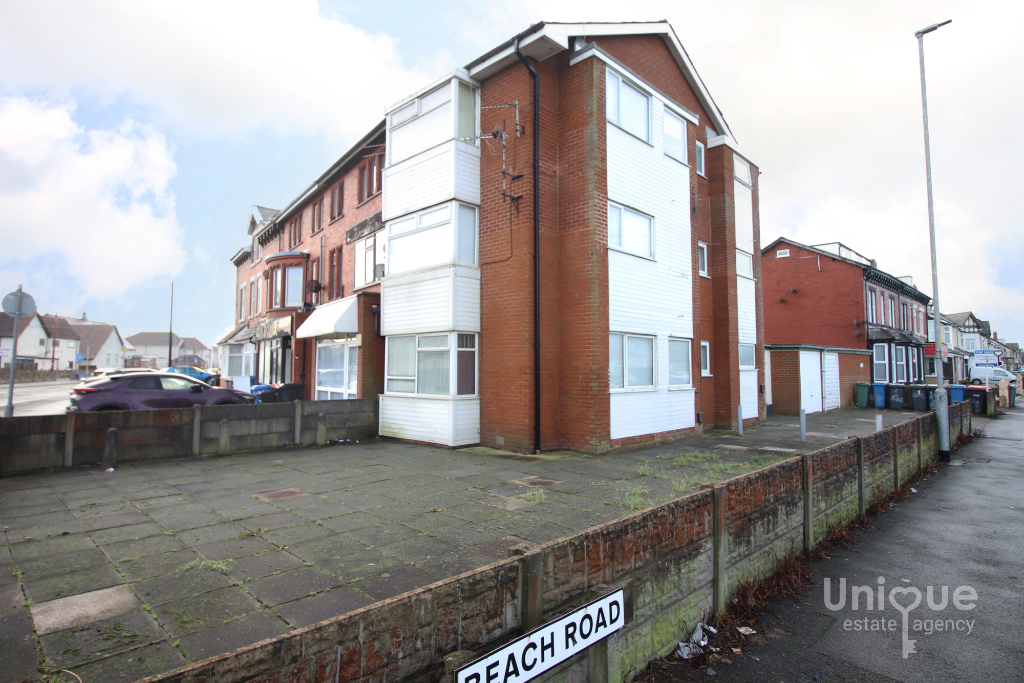 3 bedroom Flat share To Let