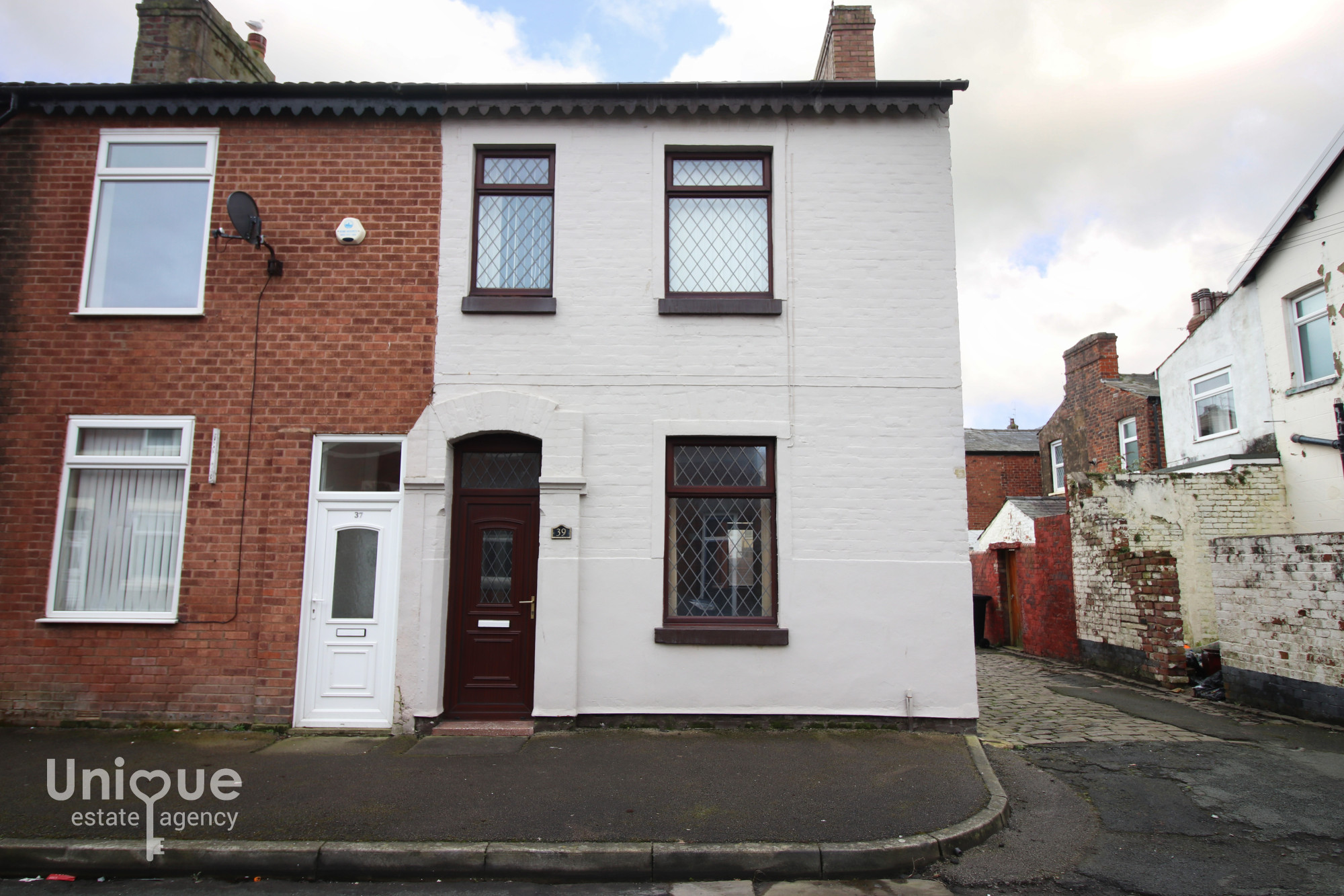 3 bedroom End of terrace house Under Offer