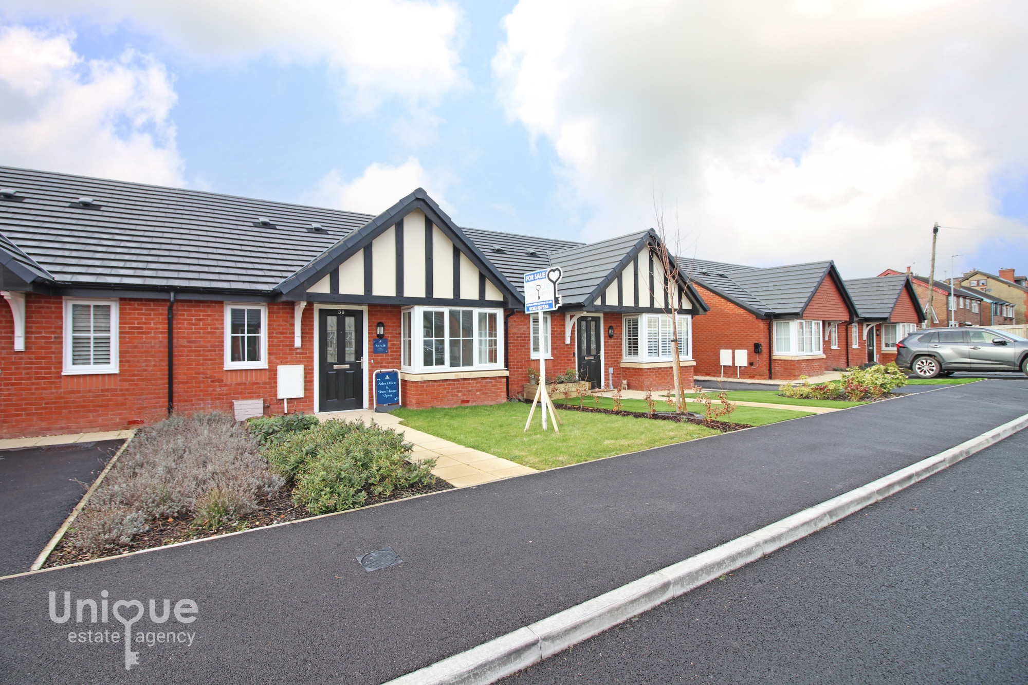 1 bedroom Semi-detached house For Sale
