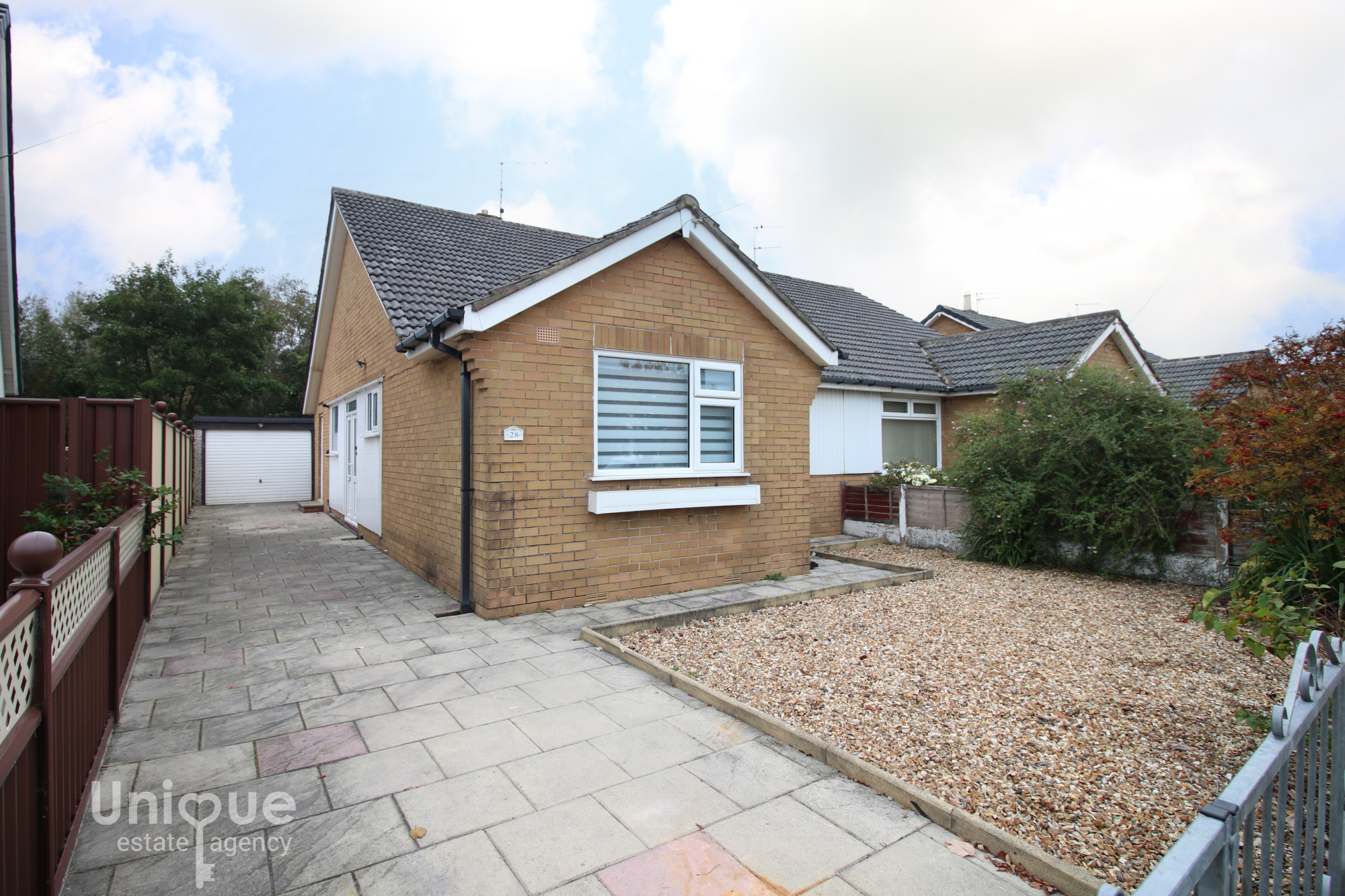 2 bedroom Detached bungalow For Sale