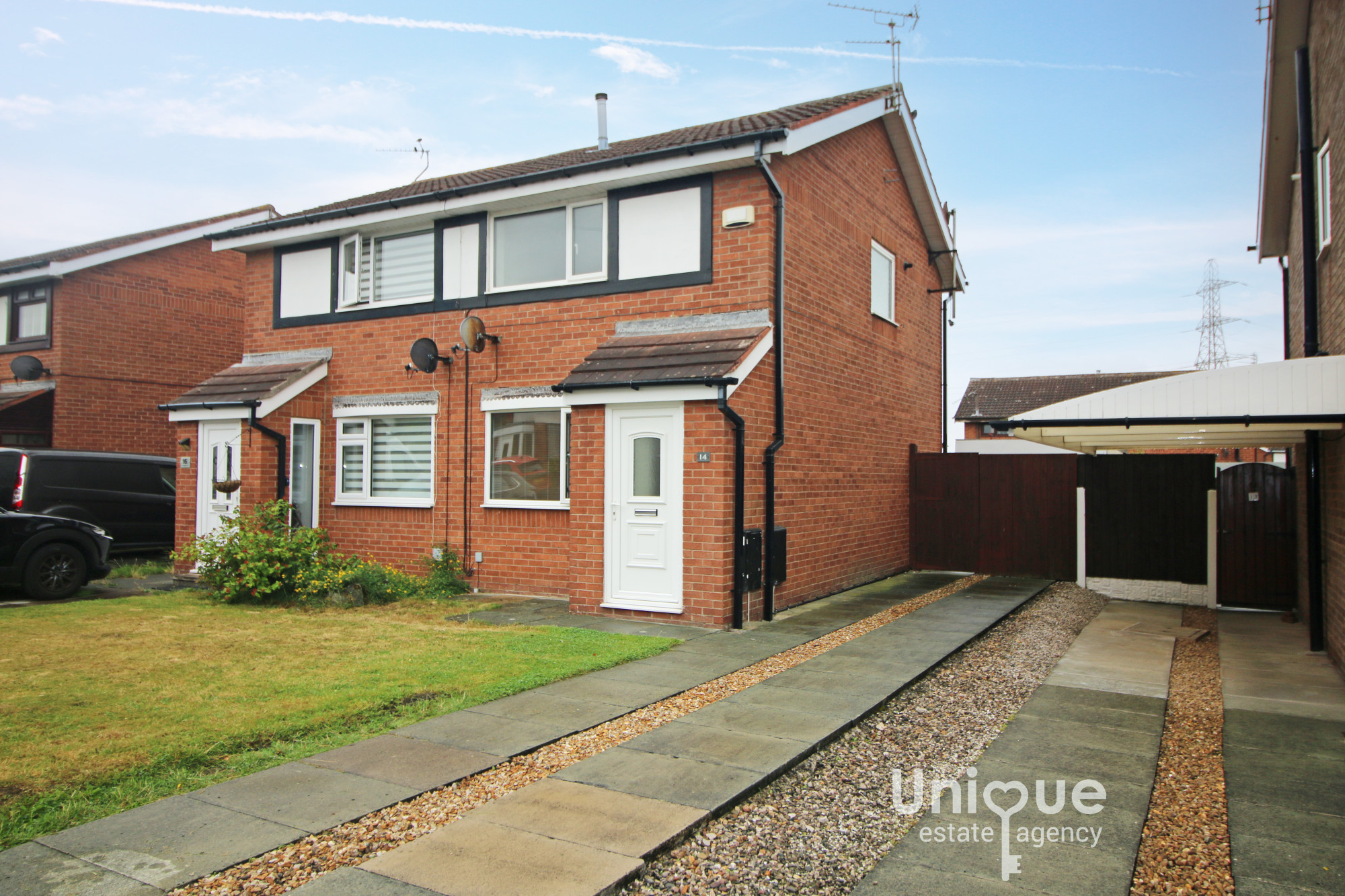 2 bedroom Semi-detached house Under Offer