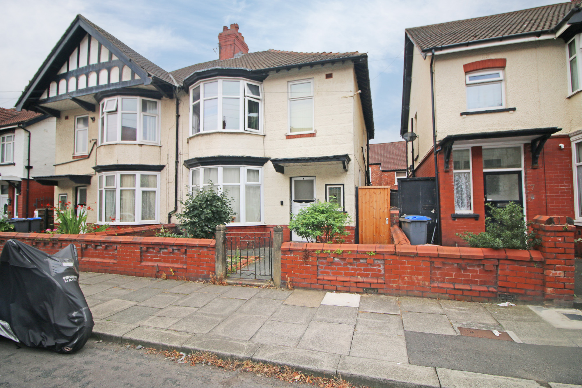 2 bedroom Semi-detached house For Sale