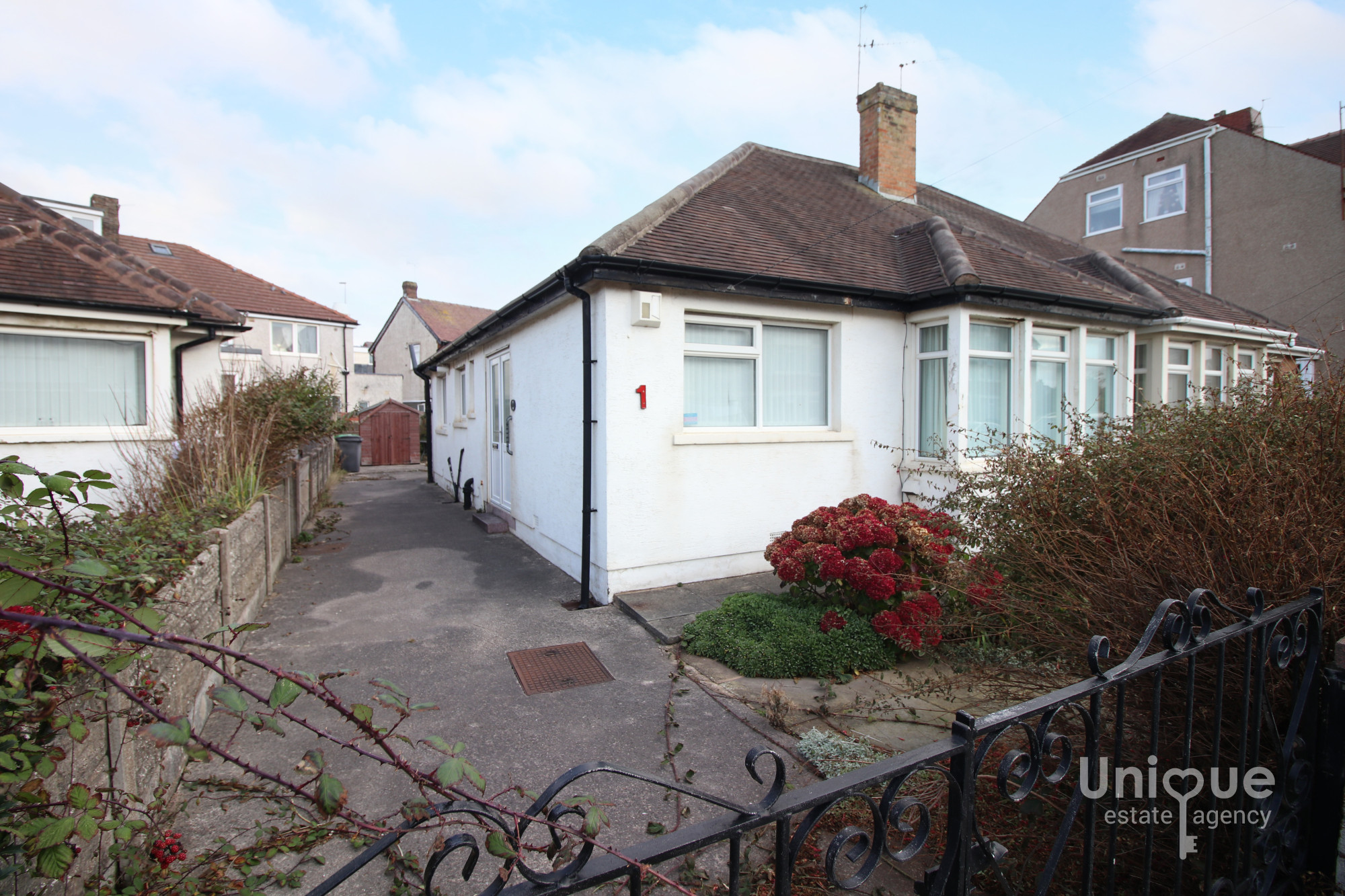 2 bedroom Link detached house Under Offer