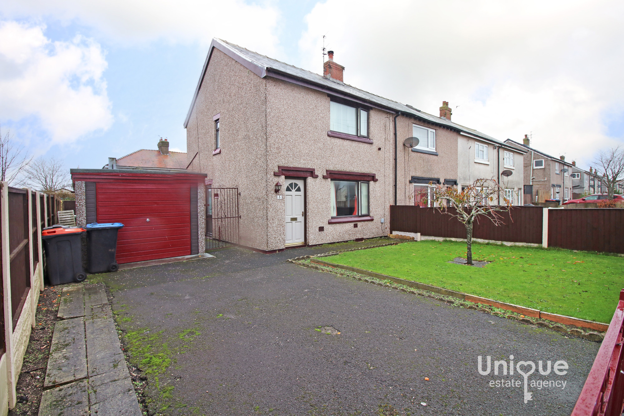 2 bedroom End of terrace house Under Offer