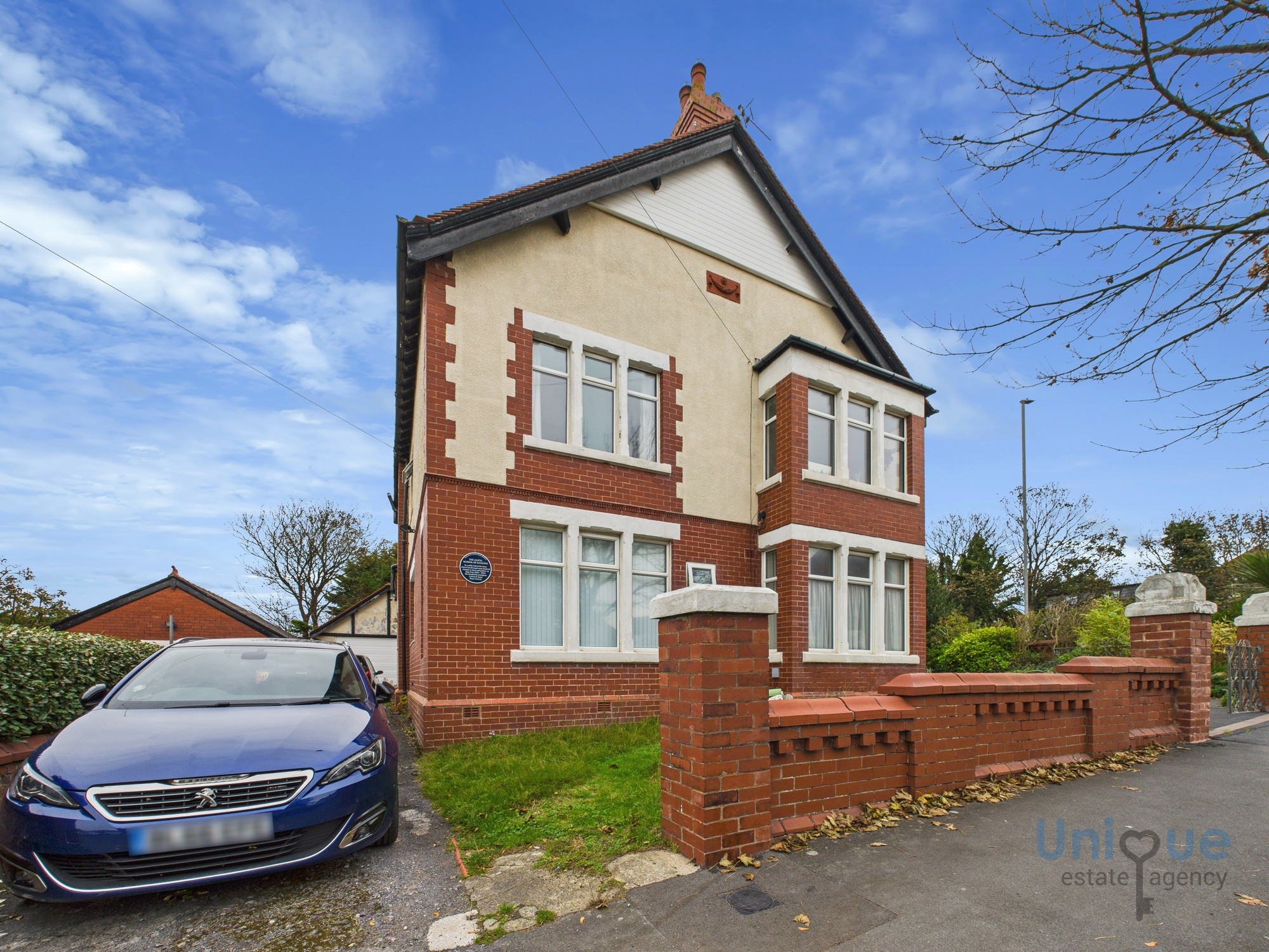 3 bedroom Detached house For Sale