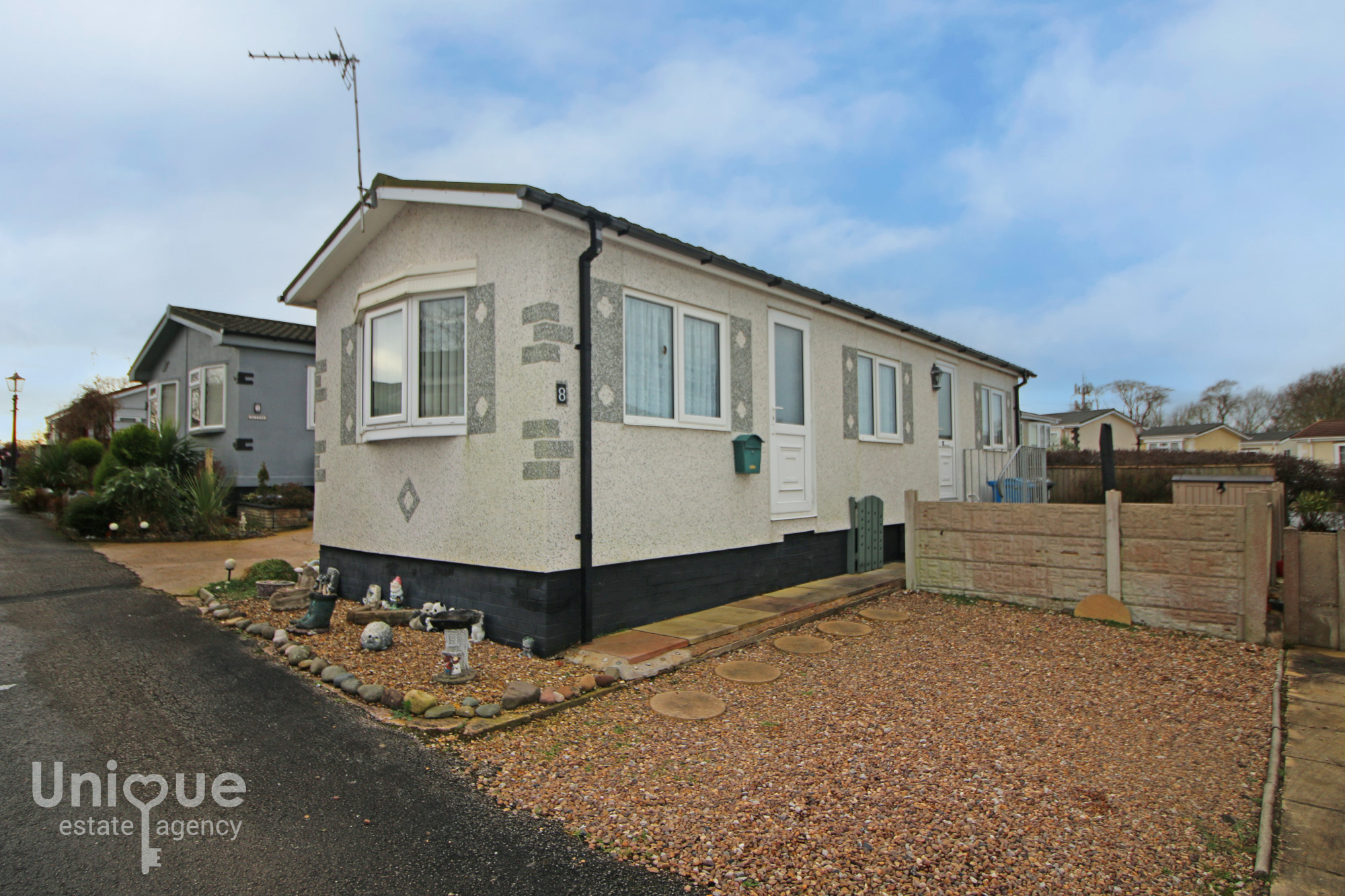1 bedroom House (unspecified) Under Offer