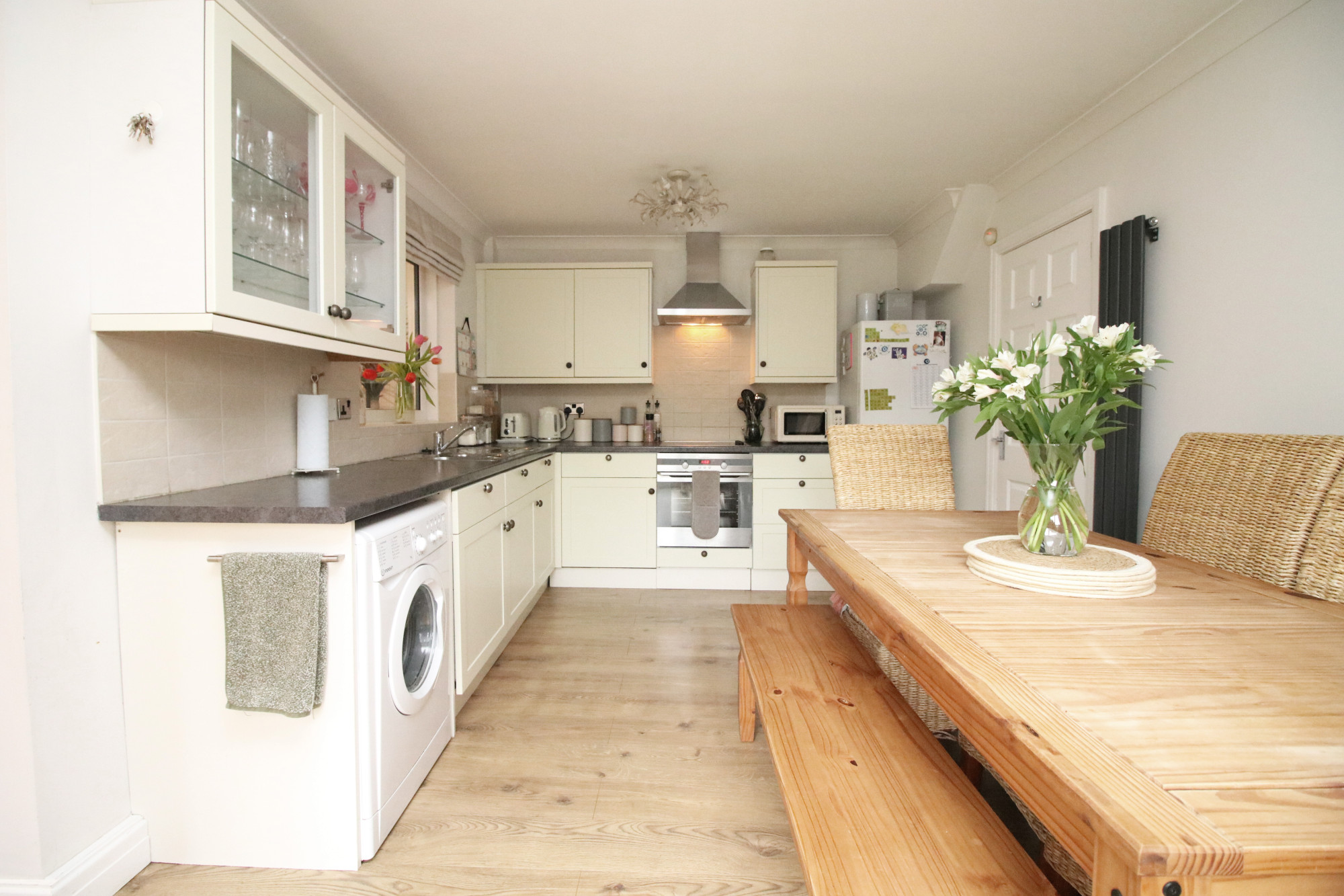 3 bedroom Semi-detached house Under Offer