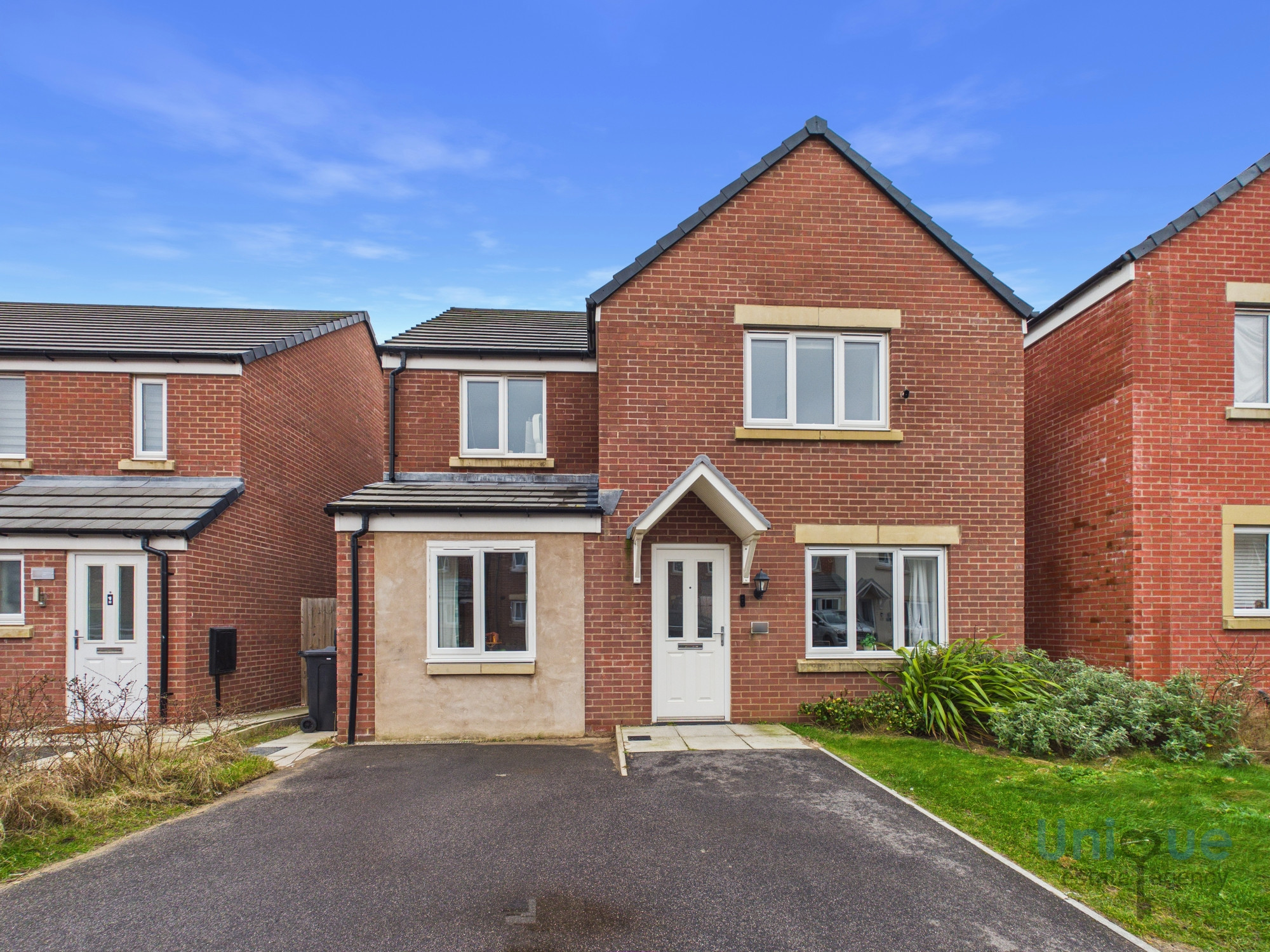 4 bedroom Detached house Under Offer