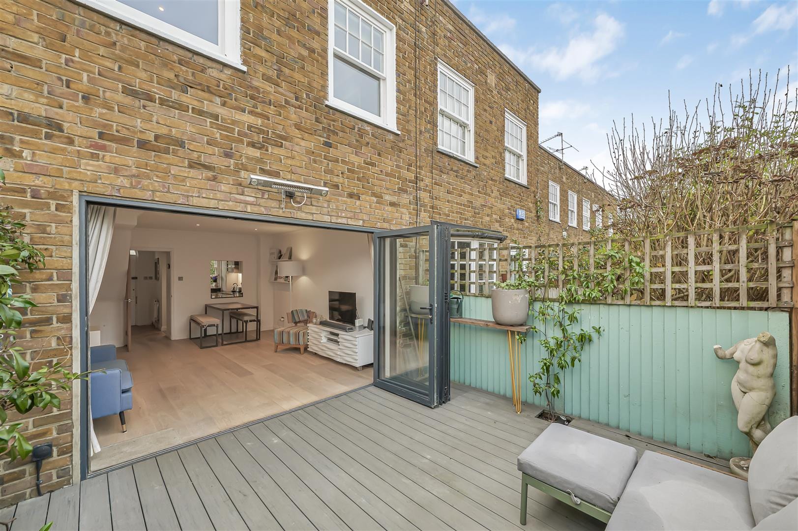2 bedroom Terraced House Sold