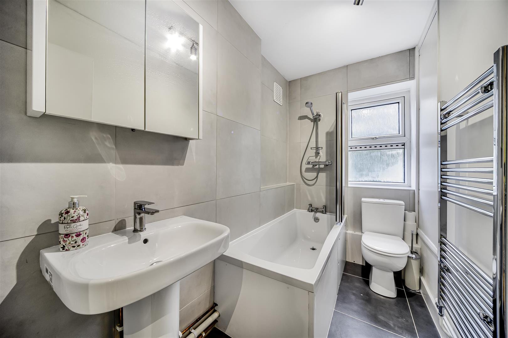 2 bedroom Flat Under Offer