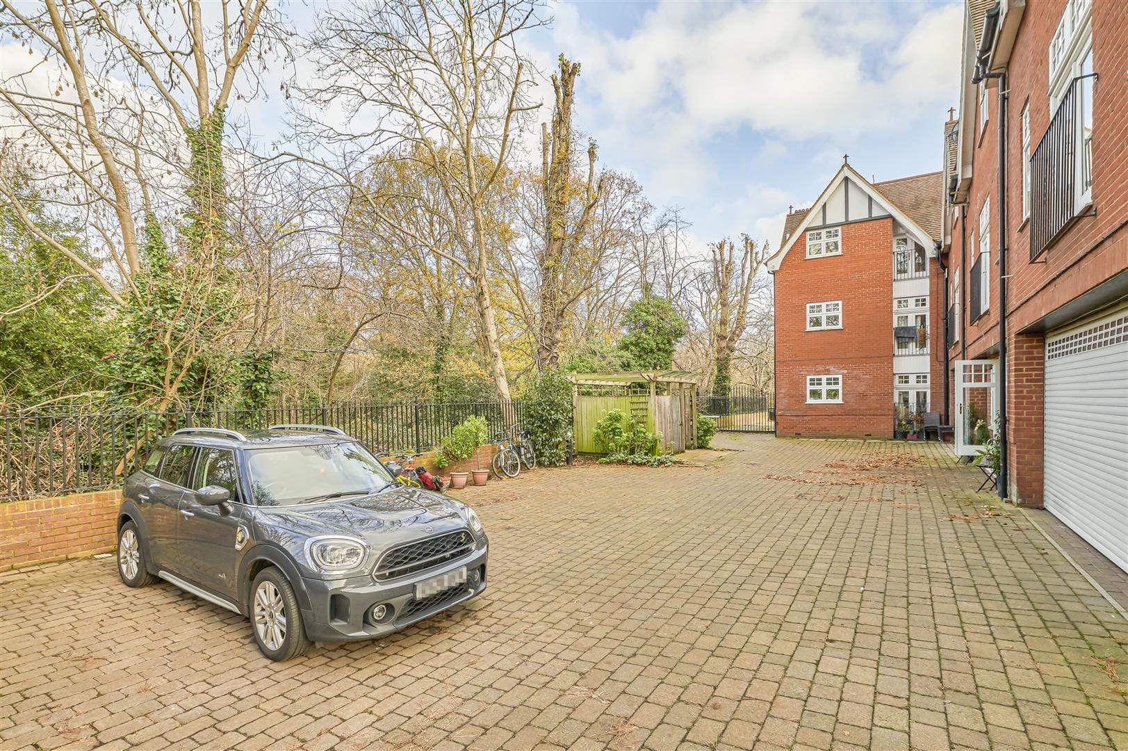 3 bedroom  For Sale