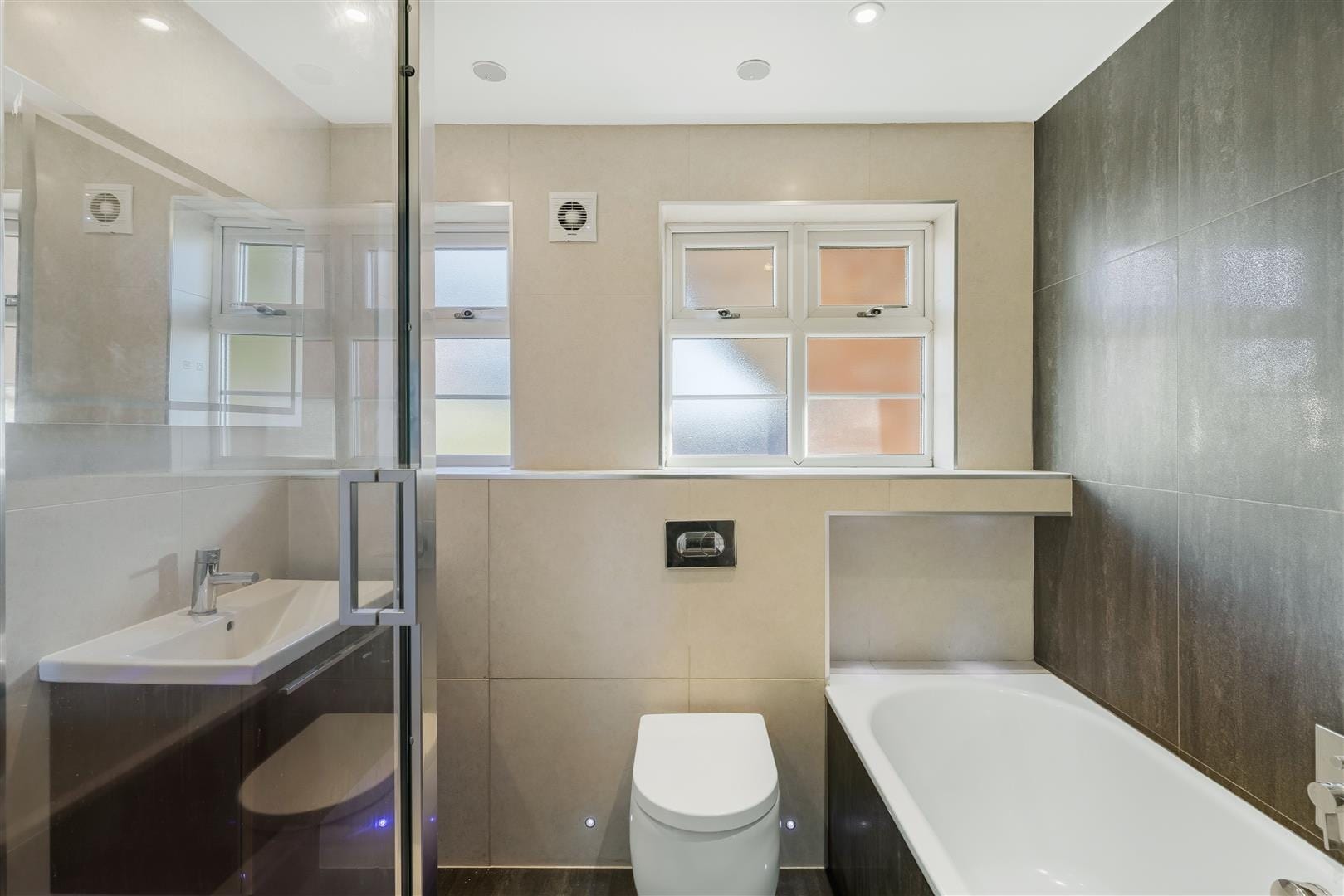 2 bedroom Flat Under Offer