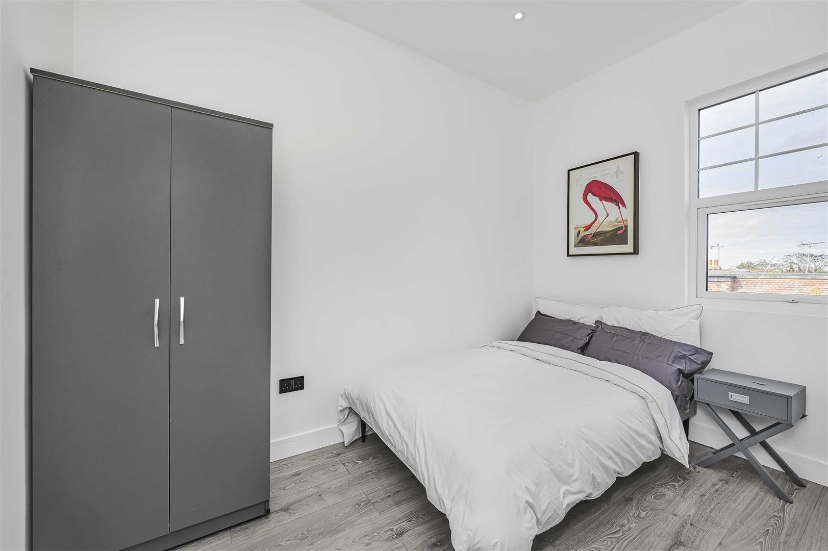 2 bedroom Flat For Sale