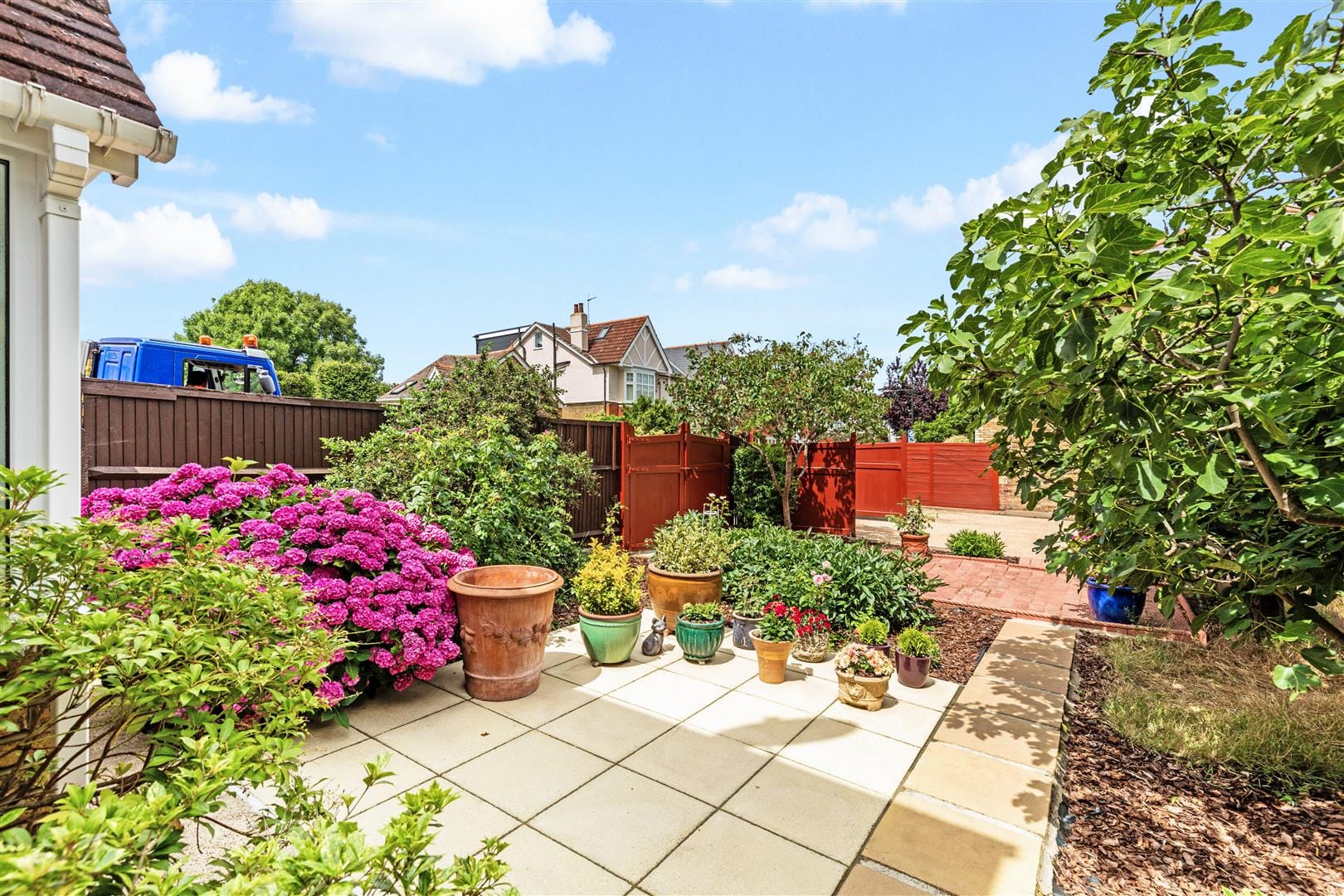 6 bedroom Detached house Under Offer