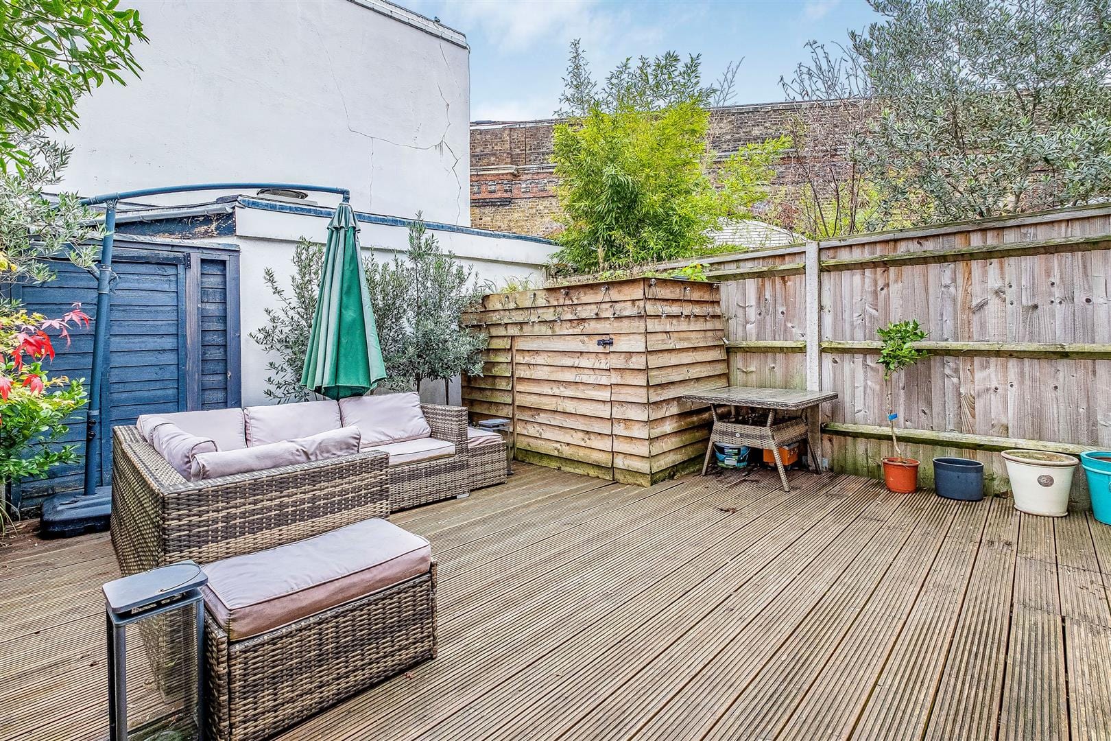 4 bedroom Flat For Sale